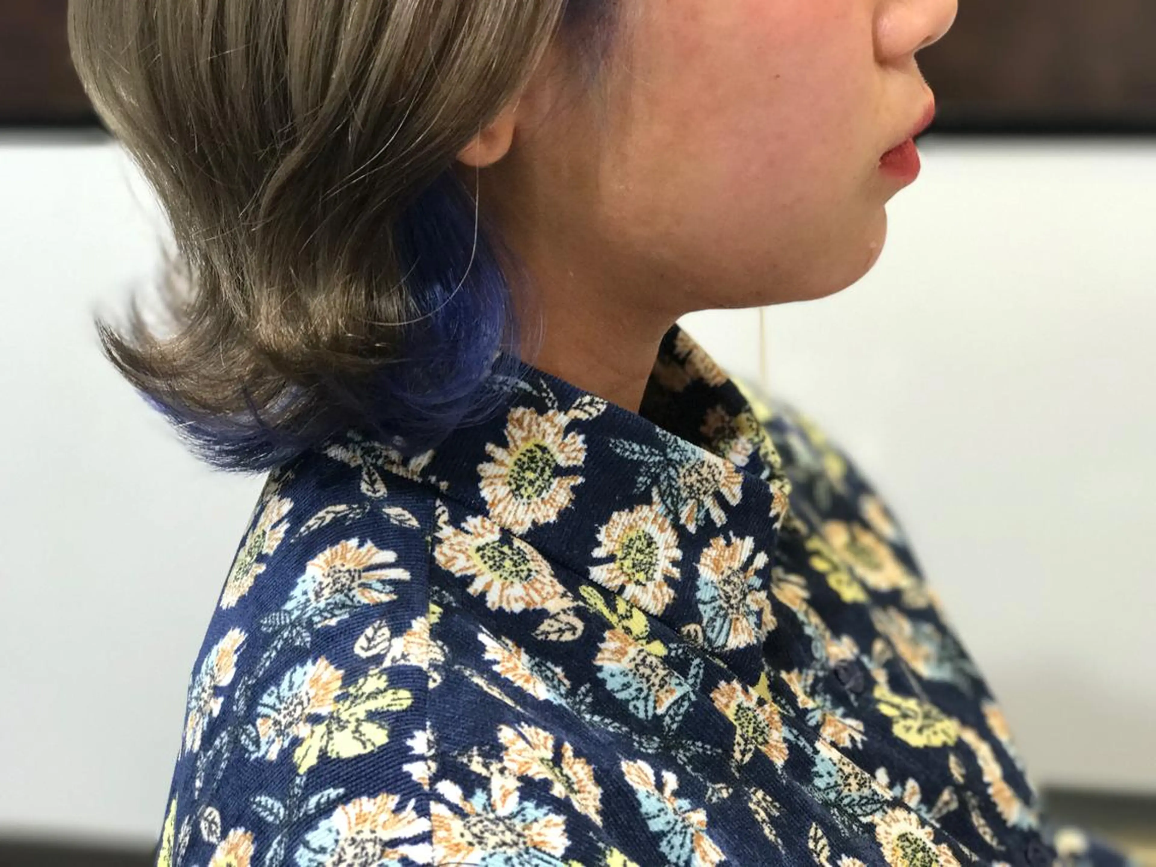 ミディアム カラー インナーカラー ヘアカラー TAI透明カラー 柔らかい縮毛矯正のヘアスタイル