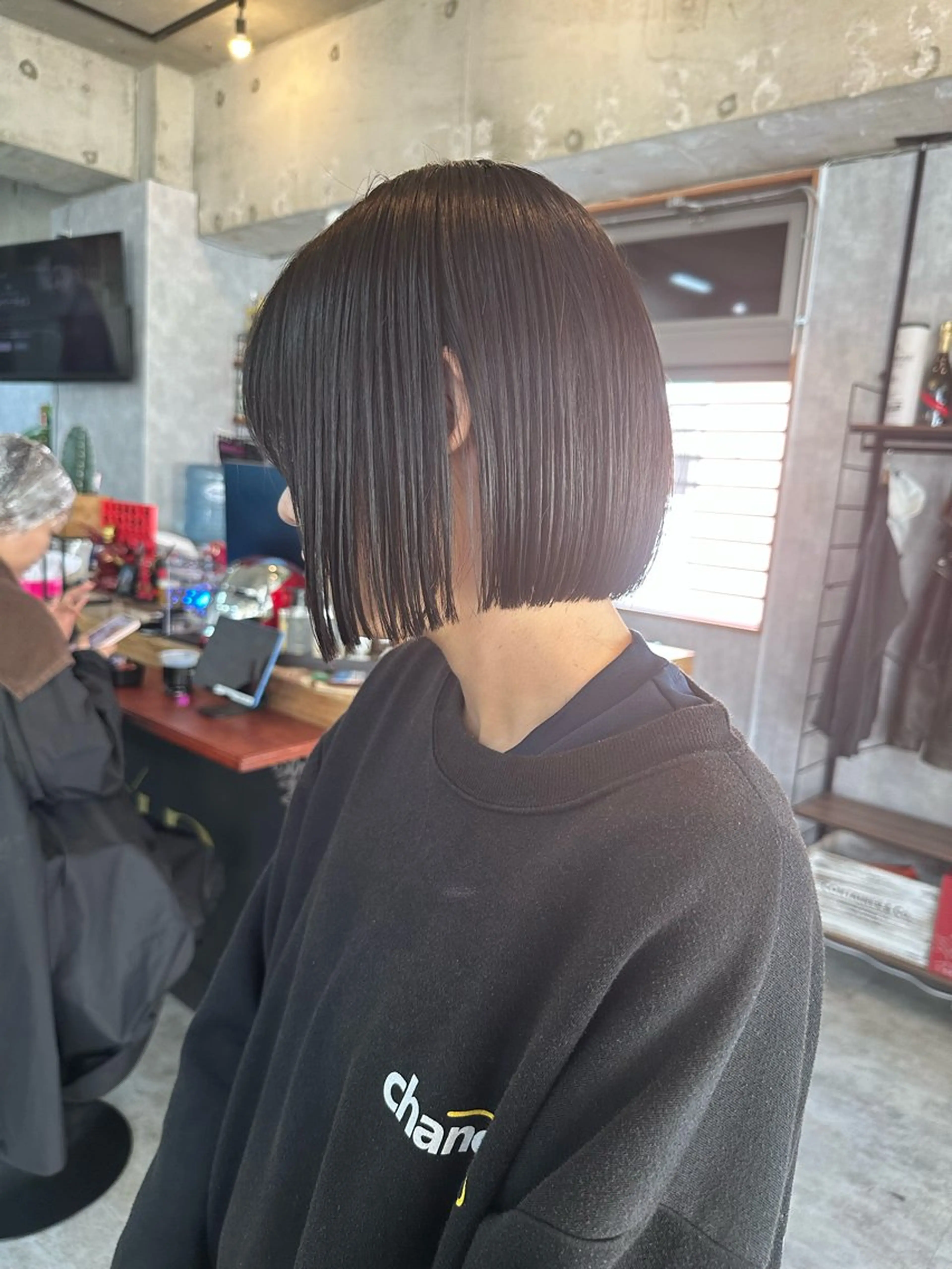 ショート 切りっぱなしボブ ショートボブ ハンサムショート 丸みショート ボブ カット 縮毛矯正 トリートメント モテ髪/ボブ/ショー ト/アダチフウトのヘアスタイル