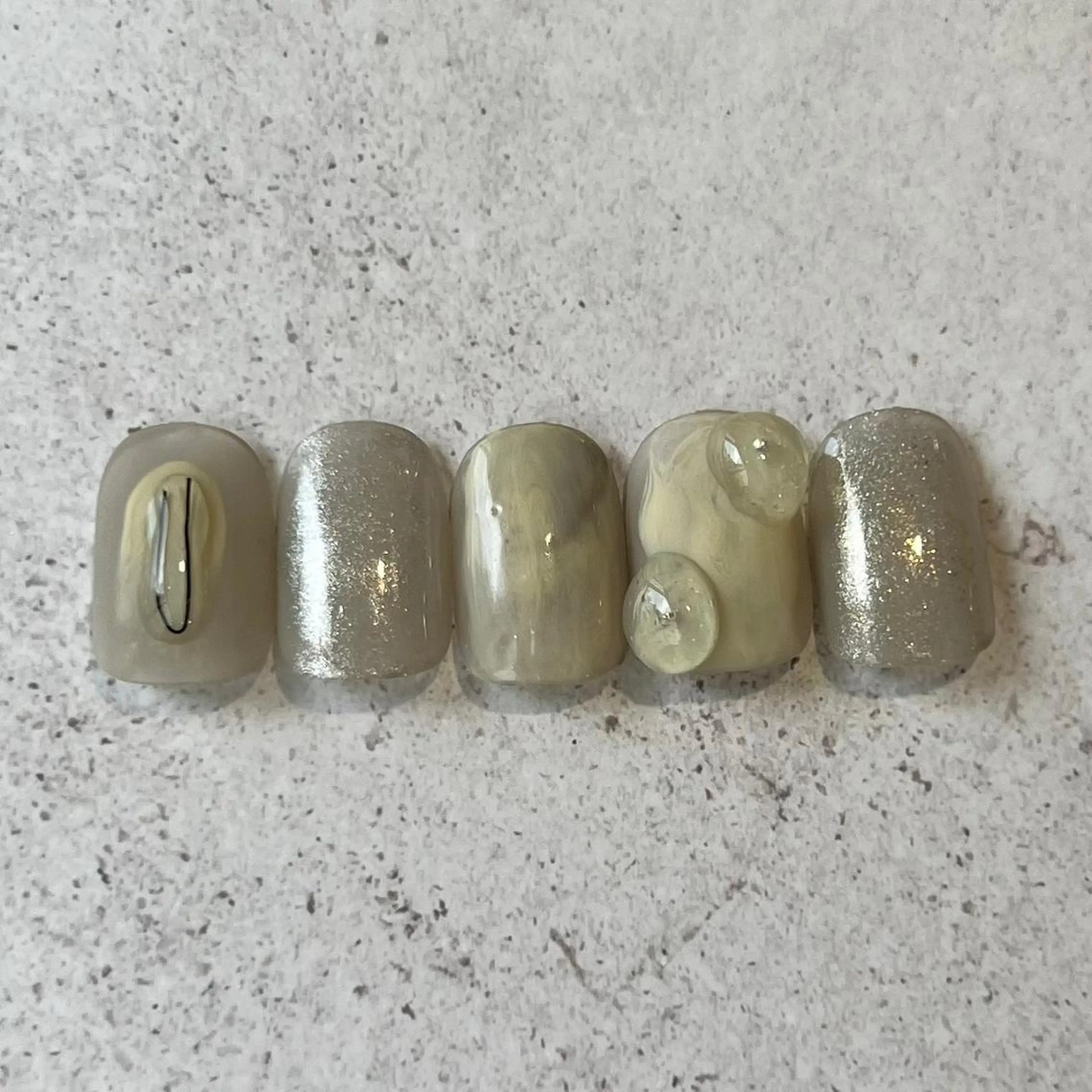 ネイル favori金山 山添のネイルデザイン