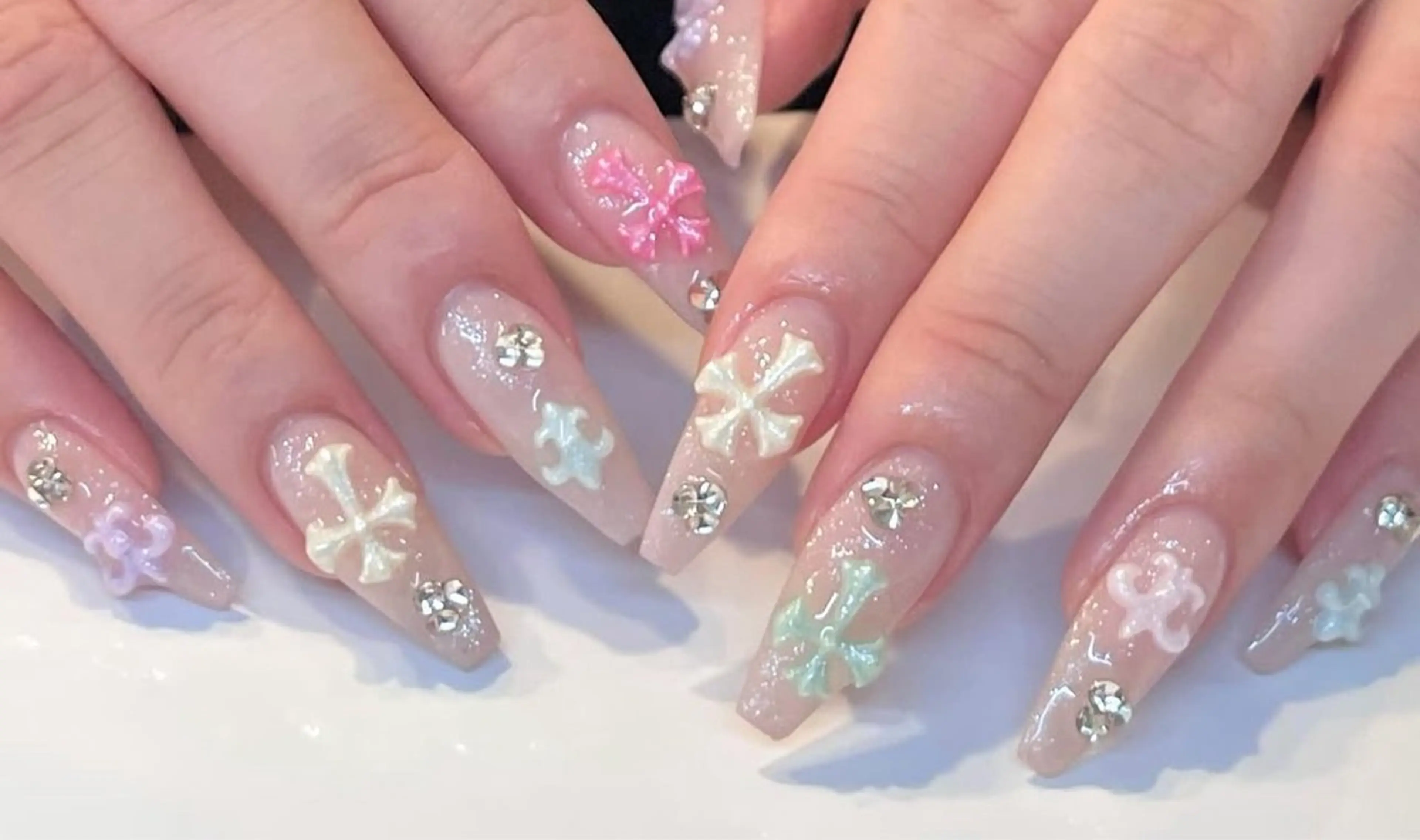 ネイル オーロラネイル フレンチネイル ジェルネイル ハロウィン キラキラネイル H.baby Nail Salonのネイルデザイン