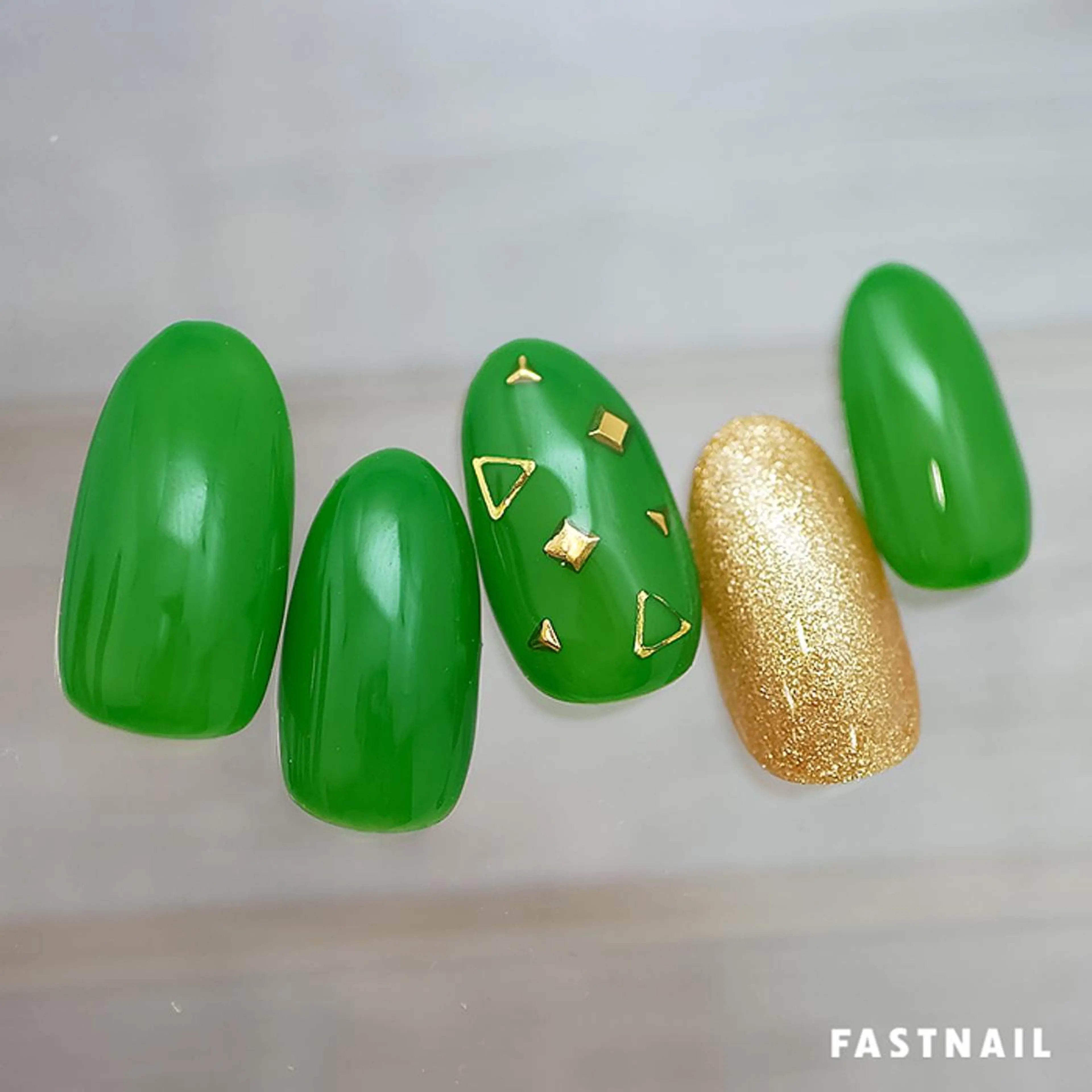 ネイル フットネイル フレンチネイル ジェルネイル グリーン ワンカラーネイル ファストネイル ロコ 春日のネイルデザイン