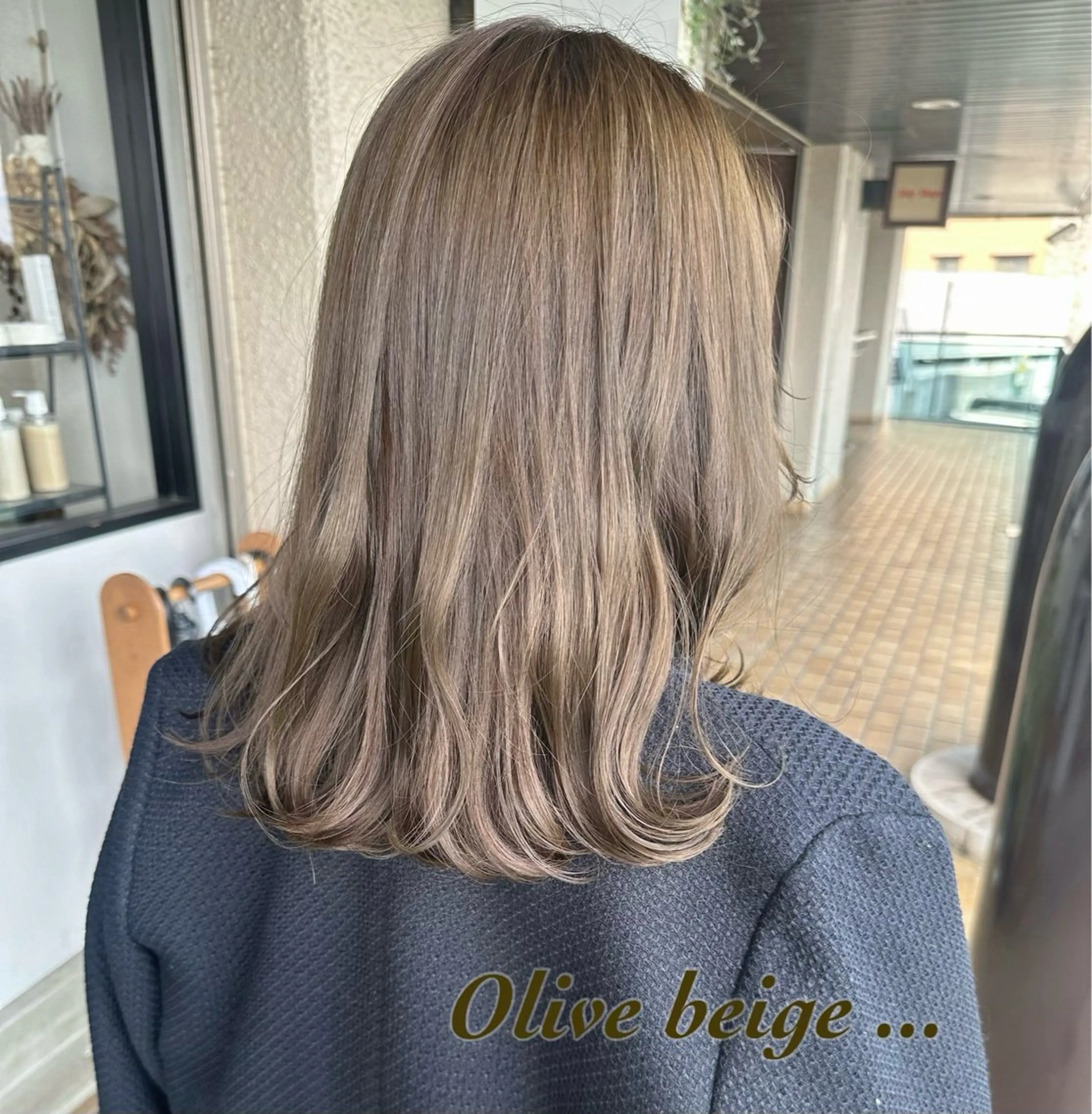 カット+アディクシーカラー+ケア保湿トリートメントの写真