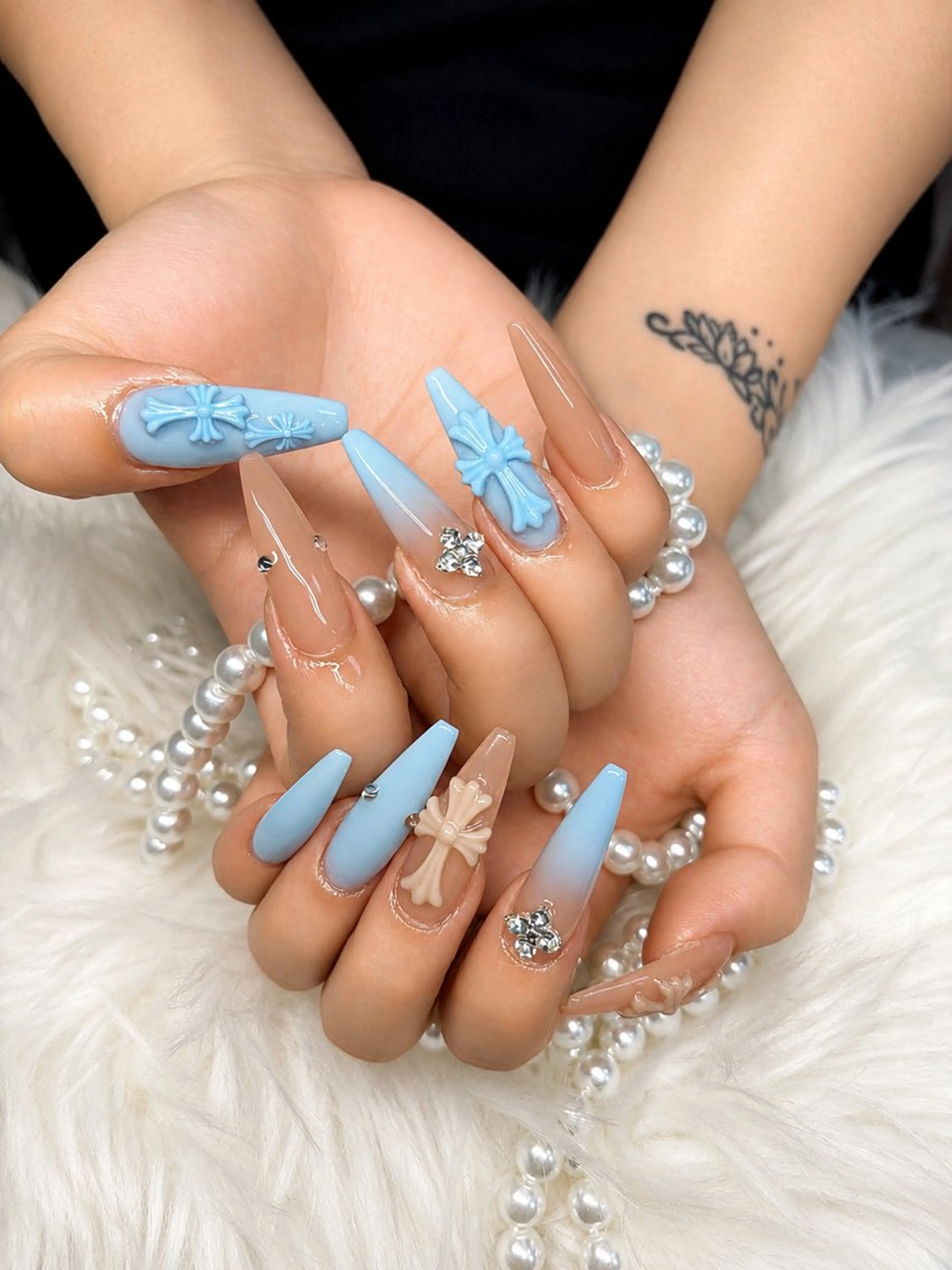 ネイル アートネイル オーロラネイル チークネイル 長さ出し フットネイル ハンドネイル Chan nailsのネイルデザイン