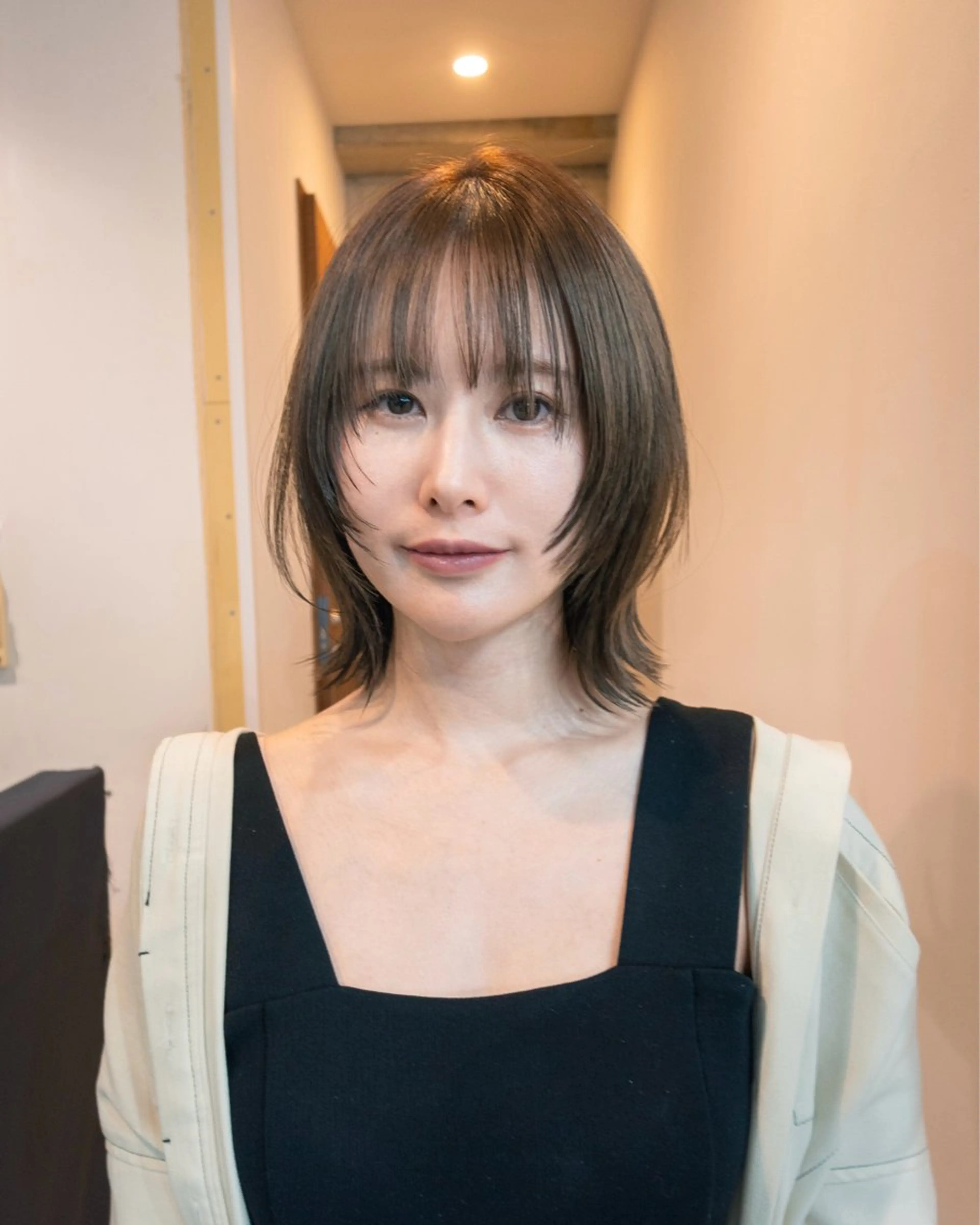 ミディアム カラー ボブレイヤー グレージュ オリーブグレージュ オリーブグレー ボブ カット ヘアカラー レイヤー/ウルフ/ ハッシュカット/そらのヘアスタイル