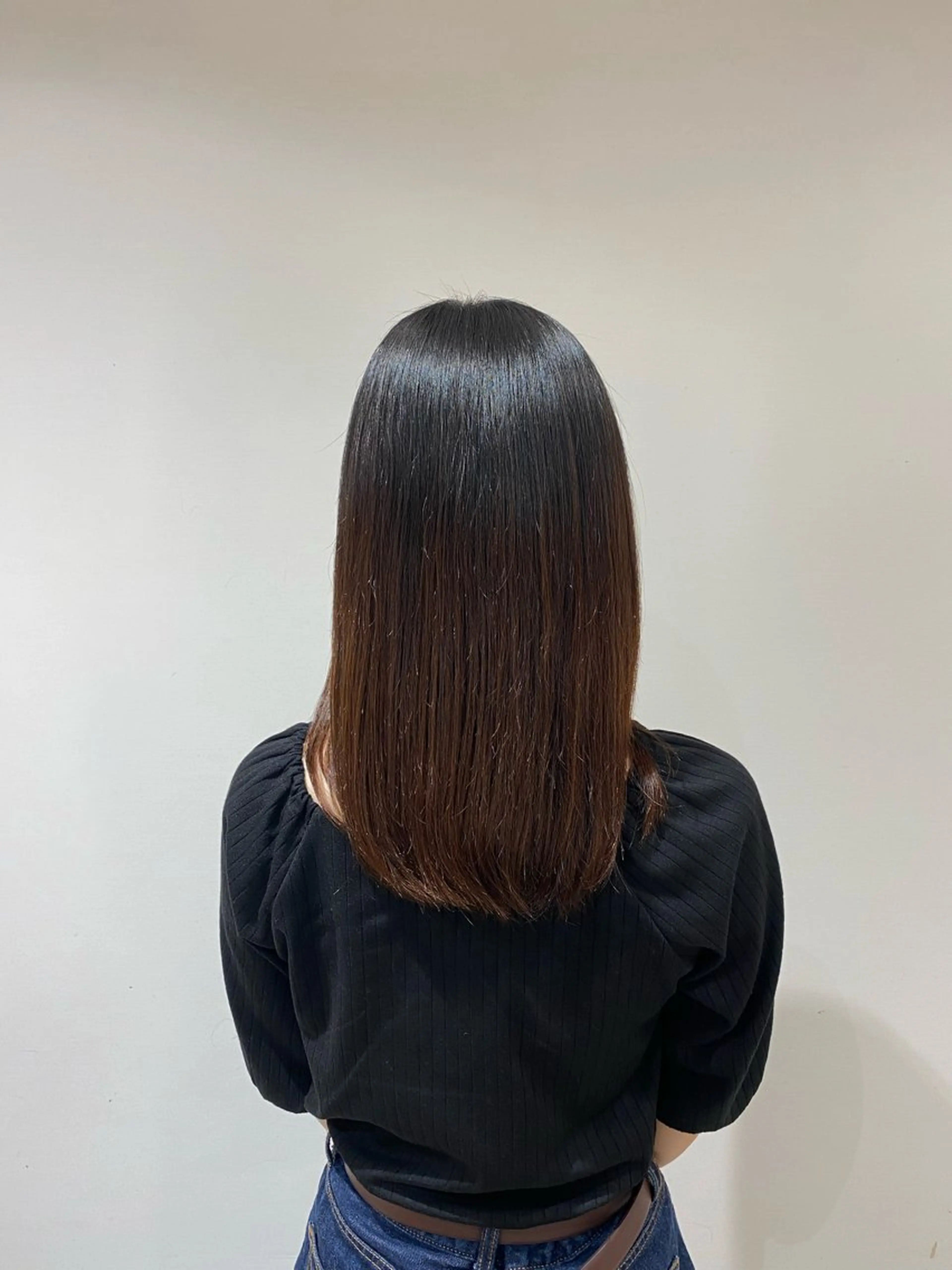 セミロング mei / レイヤー 顔まわり 🤍のヘアスタイル