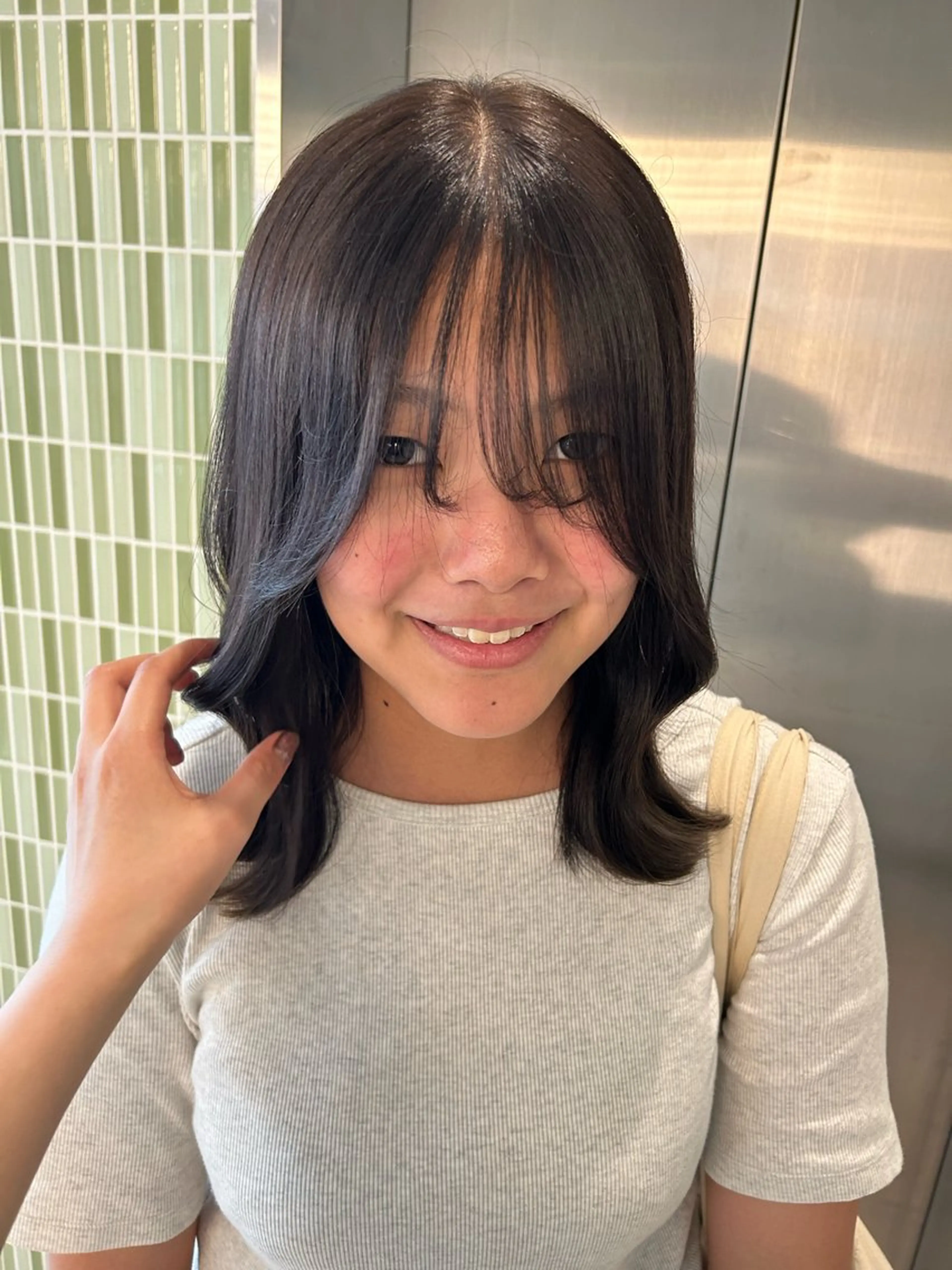 ミディアム .AIRI🌼 暖色/ぱつっとぼぶのヘアスタイル