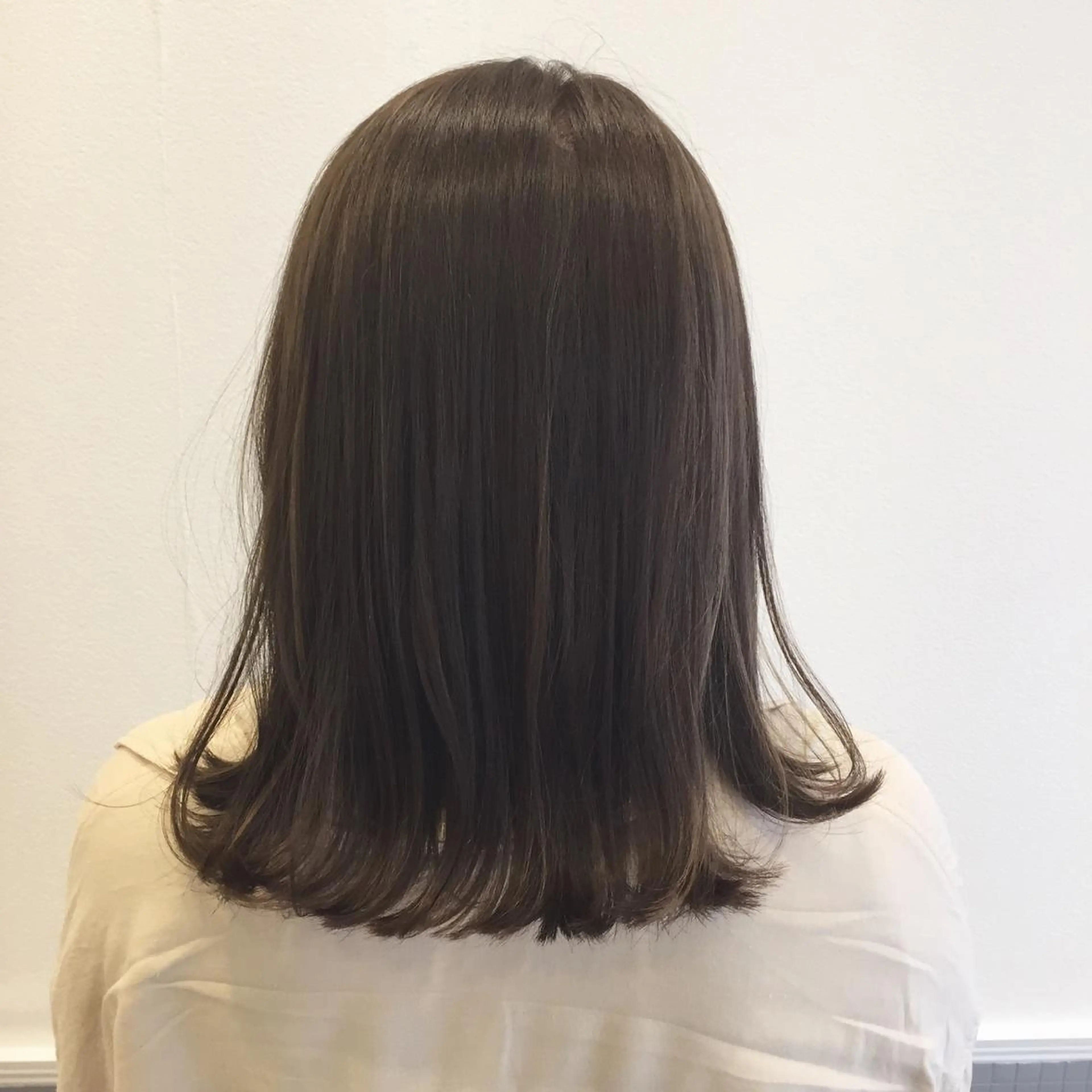 セミロング カラー ベージュカラー ハイライトカラー ハイライト ヘアカラー トリートメント 柔らかいcolor 🌿harukaのヘアスタイル