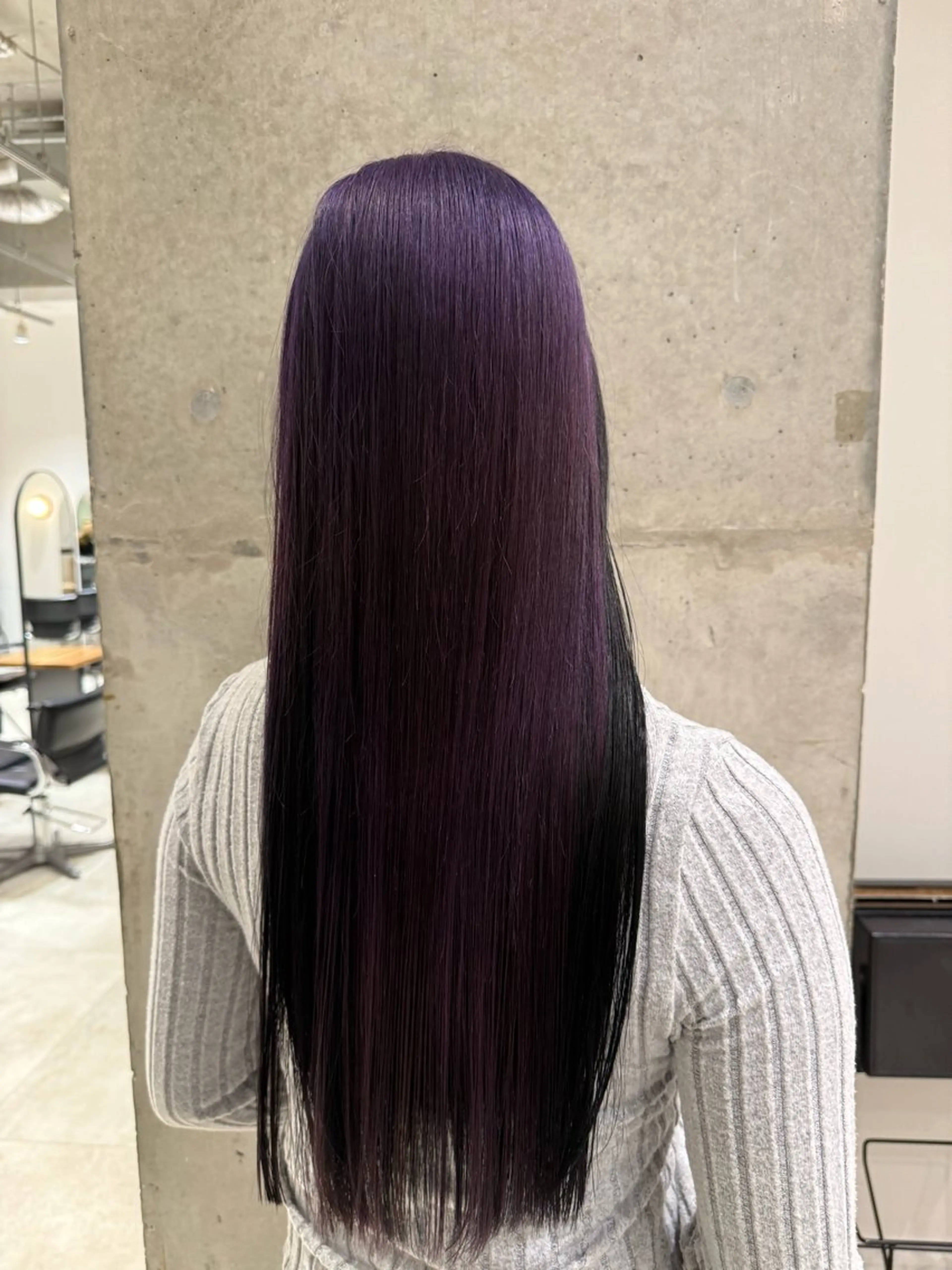 ロング TAKUMI ハイトーン/ウルフのヘアスタイル