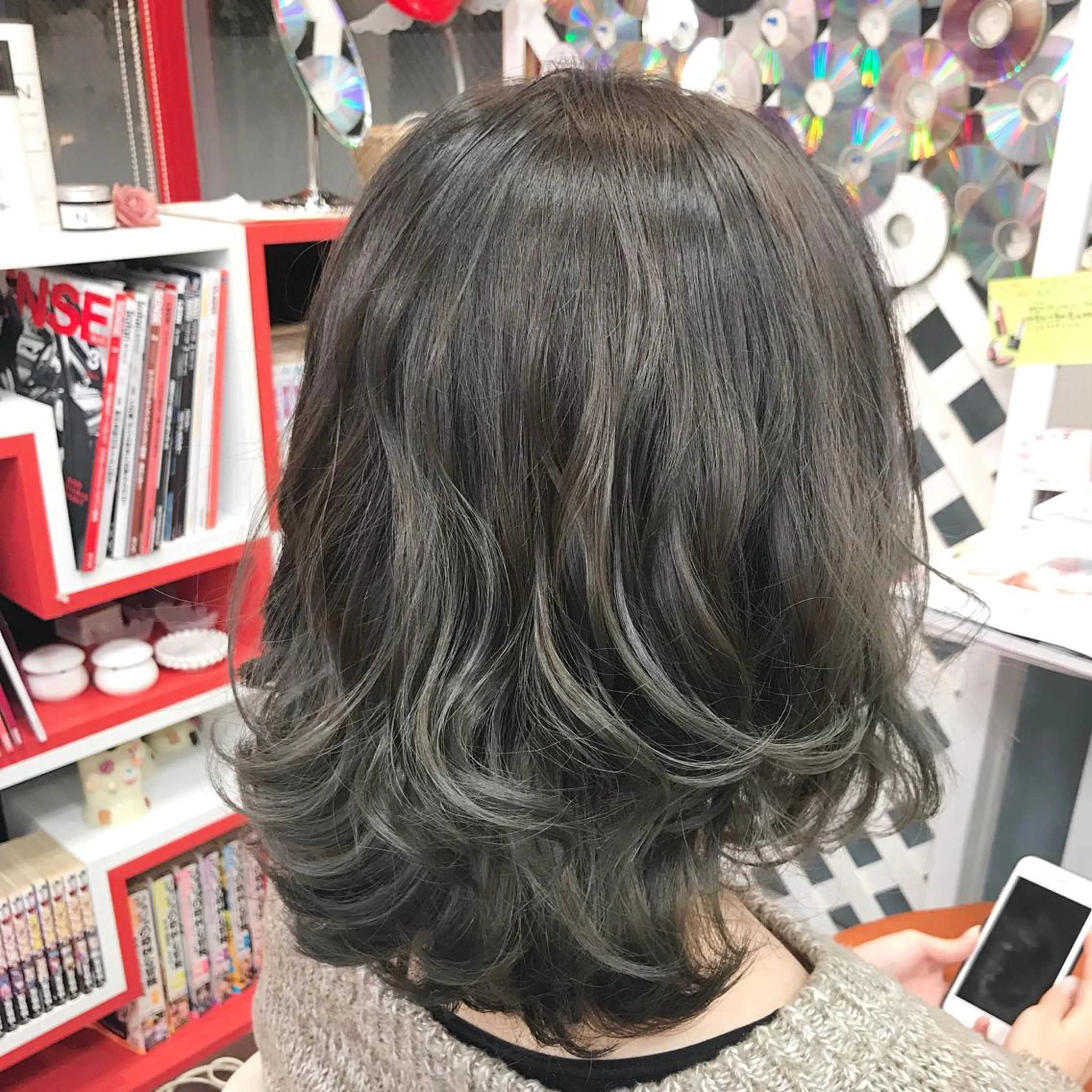 ミディアム カラー 岩谷/ブリーチ 🪽透明感カラーのヘアスタイル