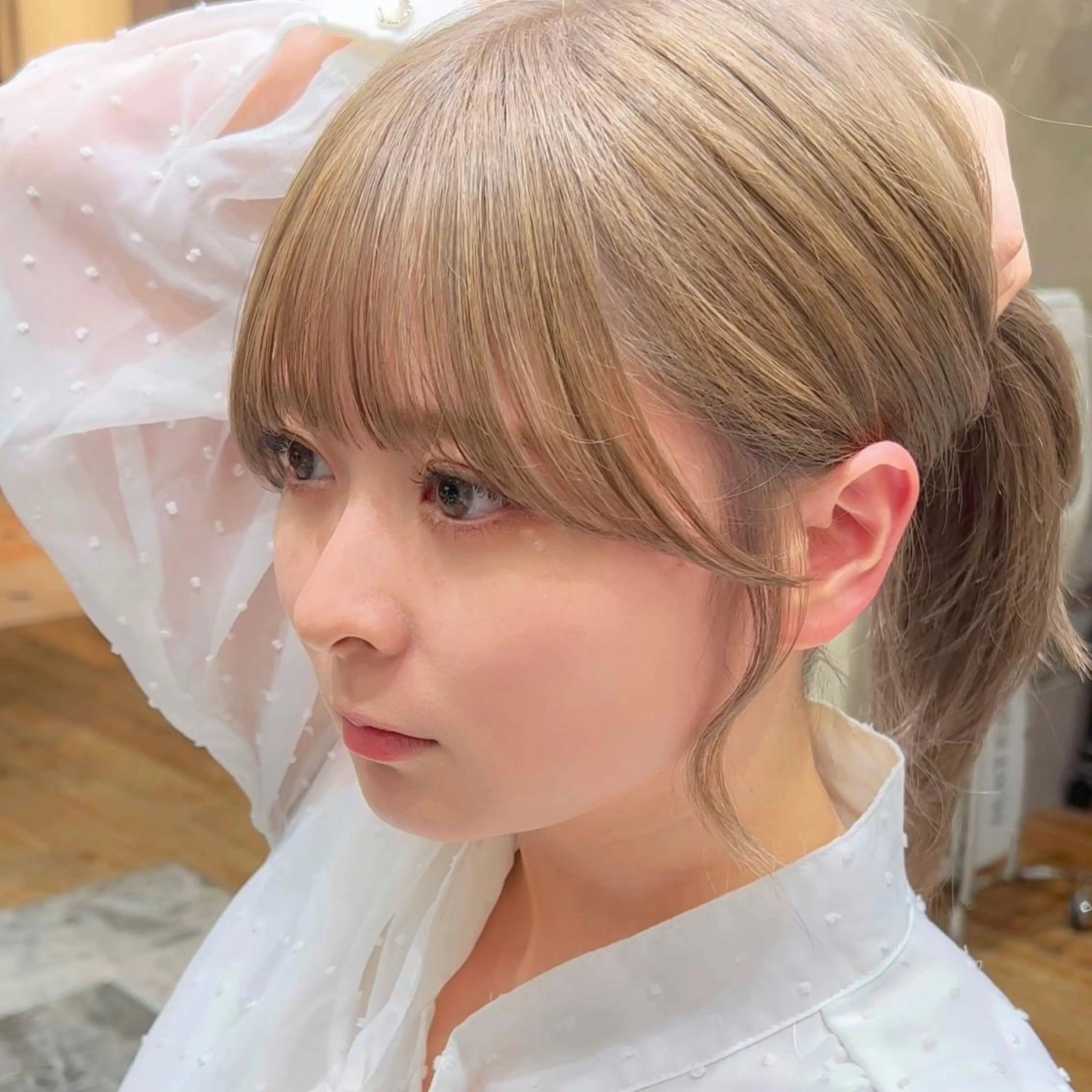 ミディアム カラー ヘアアレンジ 透明感カラー 顔周りカット 韓国風ヘア おくれ毛 小顔カット 日本一の小顔カット/ ボブ/顔周り/韓国のヘアスタイル