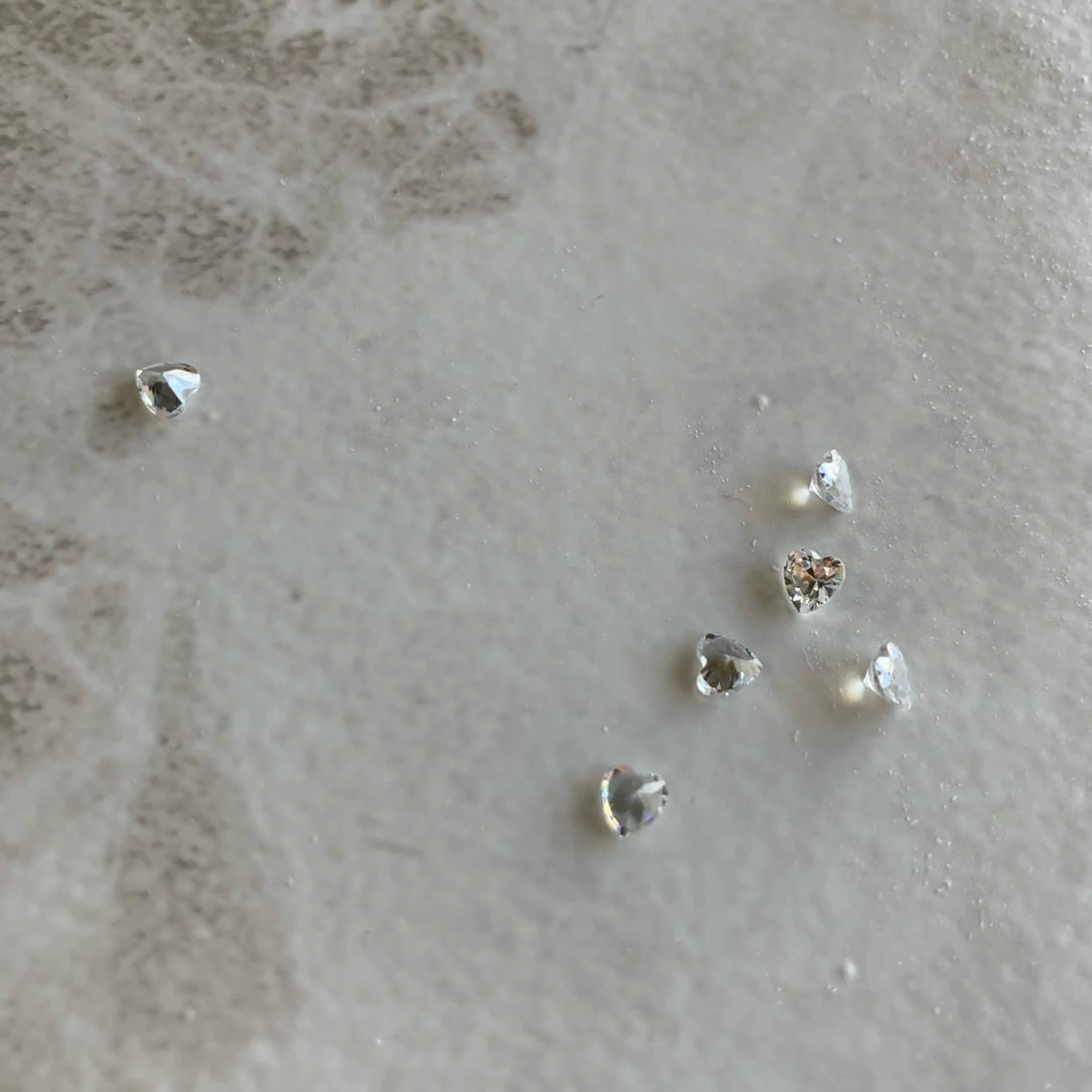 ネイル ストーンネイル repos~ルポ~所属・里見 麗のネイルデザイン