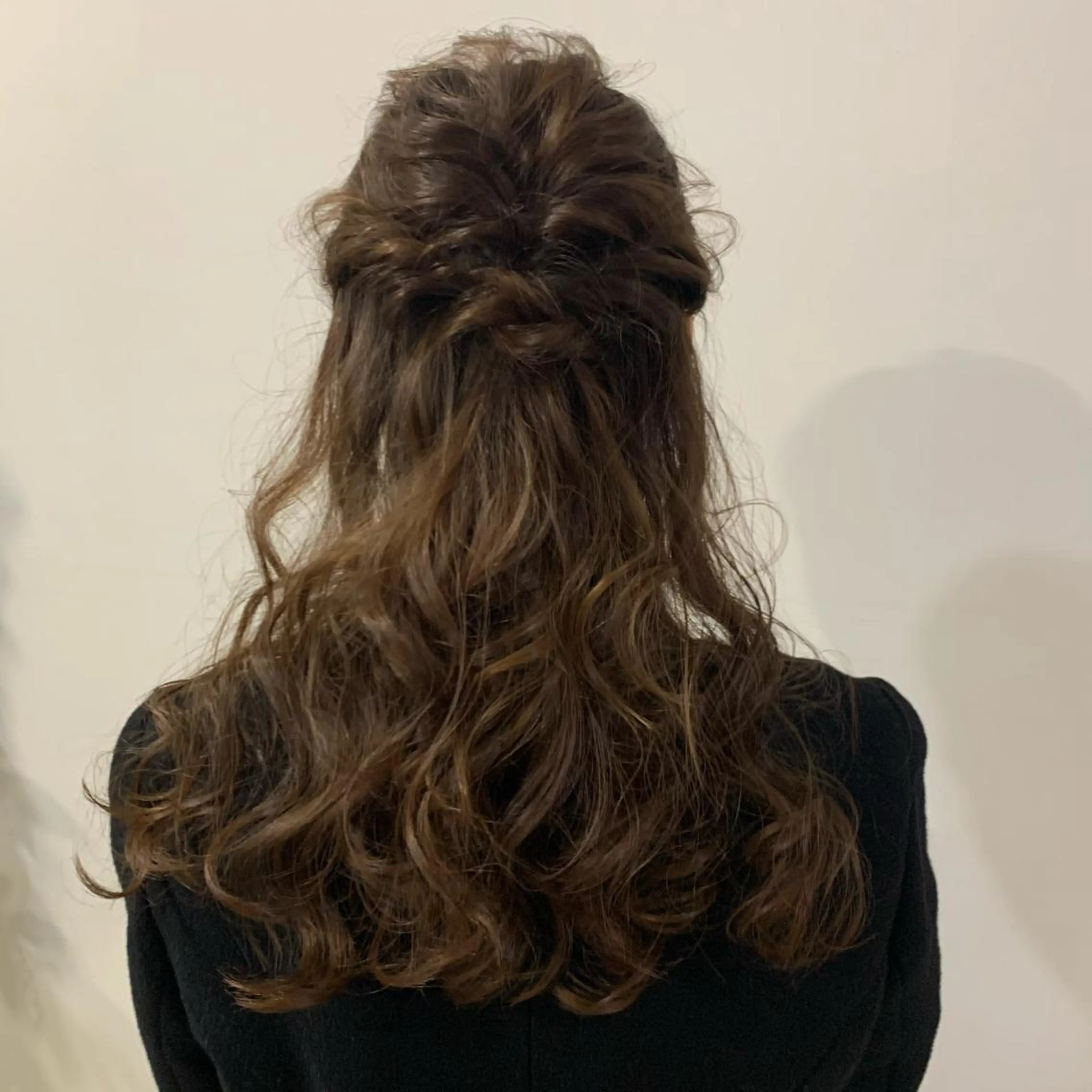 ロング ヘアアレンジ ハーフアップ 甲斐 もあのヘアスタイル