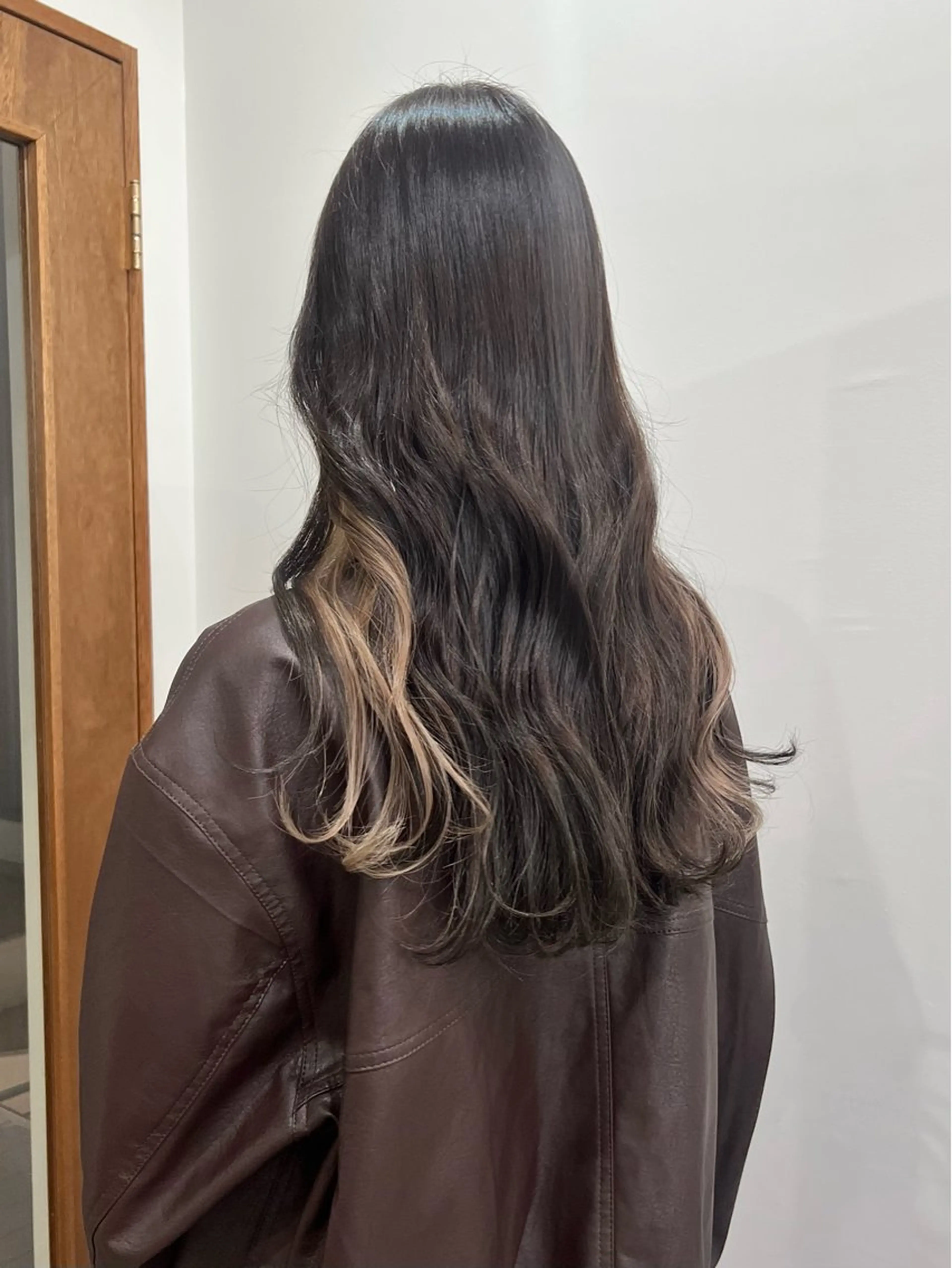 ロング カラー インナーカラー 切りっぱなしボブ/ ブリーチカラー/大塚のヘアスタイル