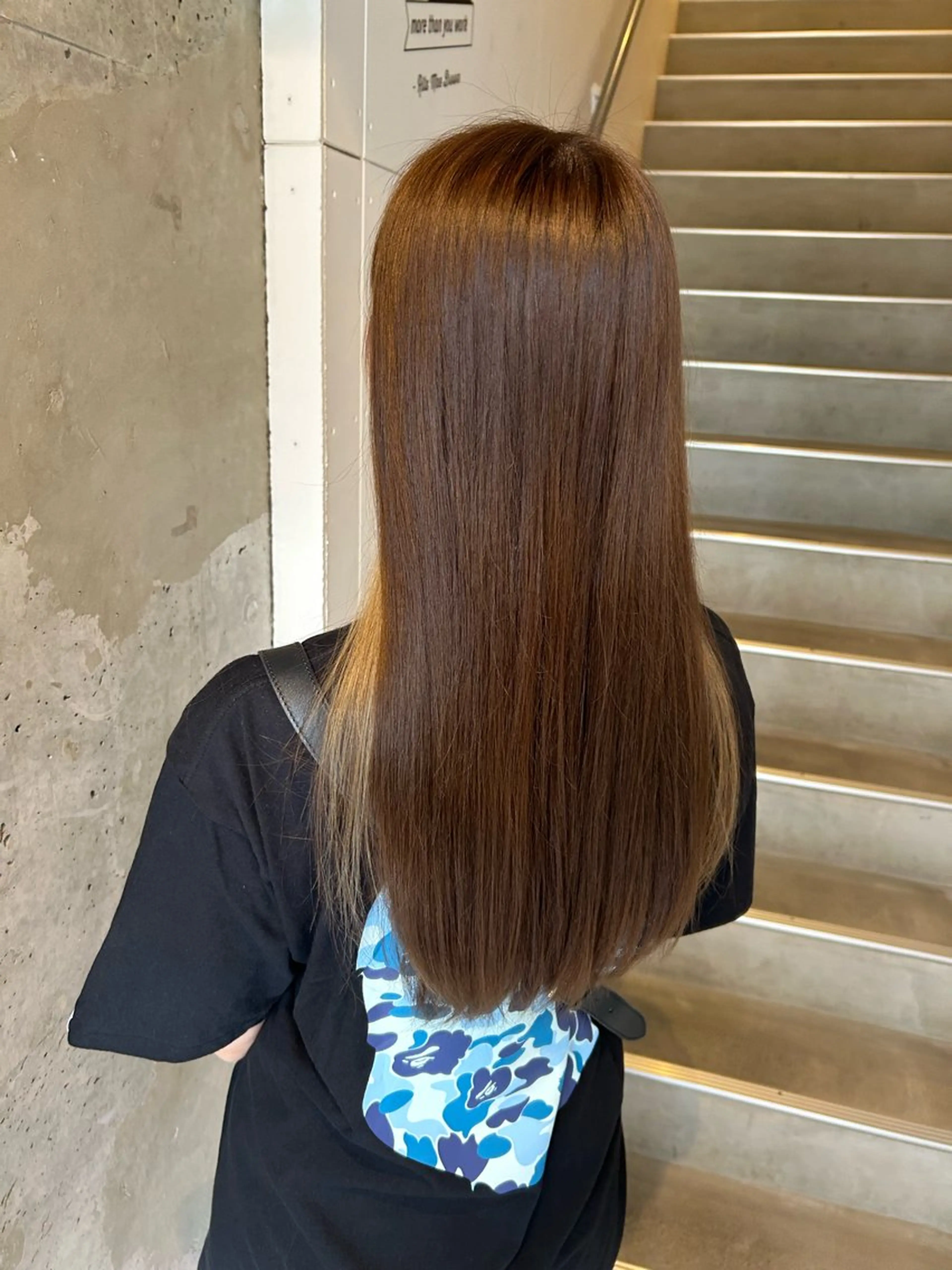 ミディアム カラー ベージュカラー インナーカラー ミルクティーベージュ ヘアカラー トリートメント ウルフカット レイヤーカット上柿のヘアスタイル