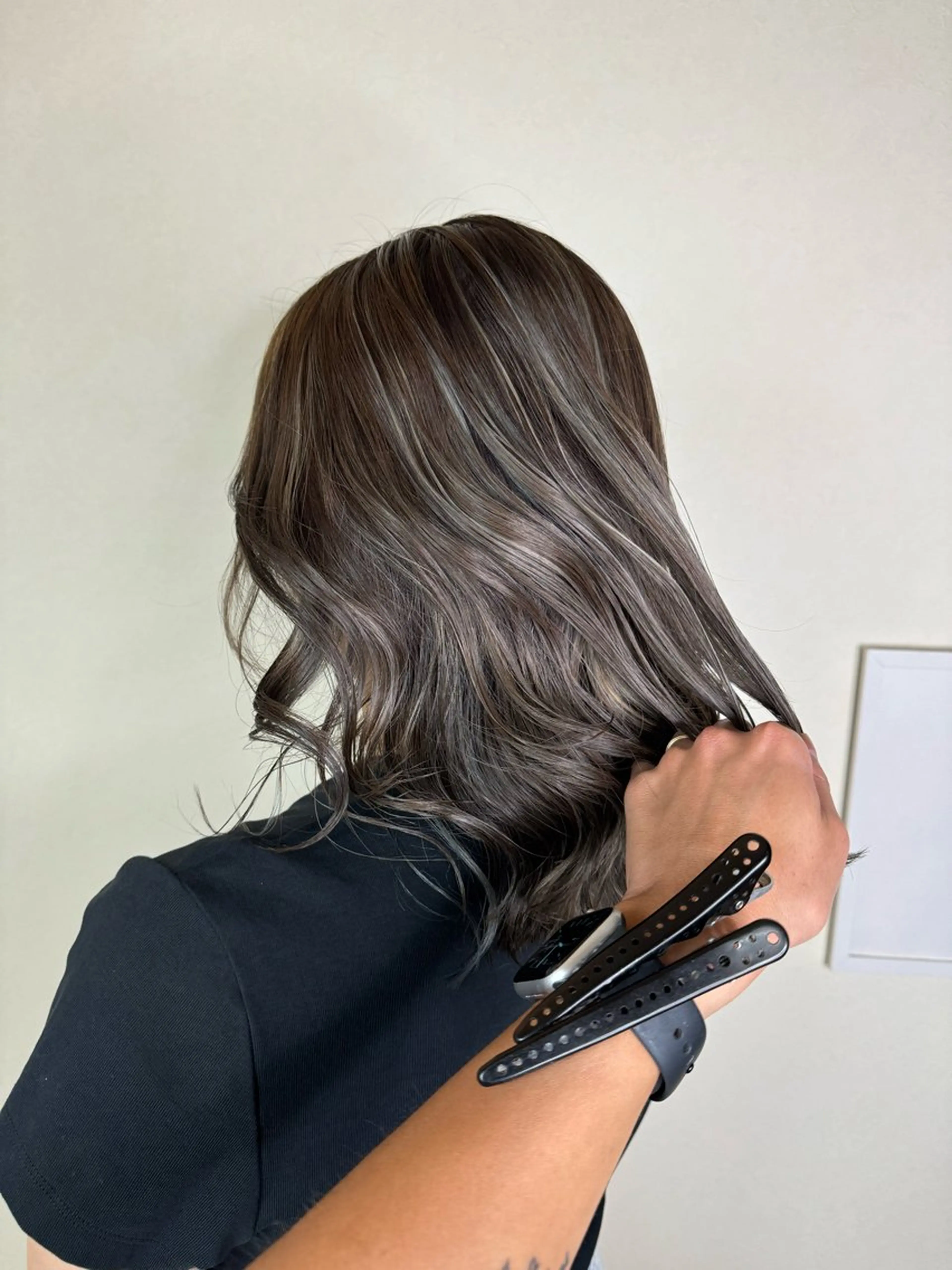 ミディアム カラー グレージュ ハイライトカラー ハイライト カット ヘアカラー トリートメント ハイライトカラー✨ グレージュ✨鎌倉光洋のヘアスタイル