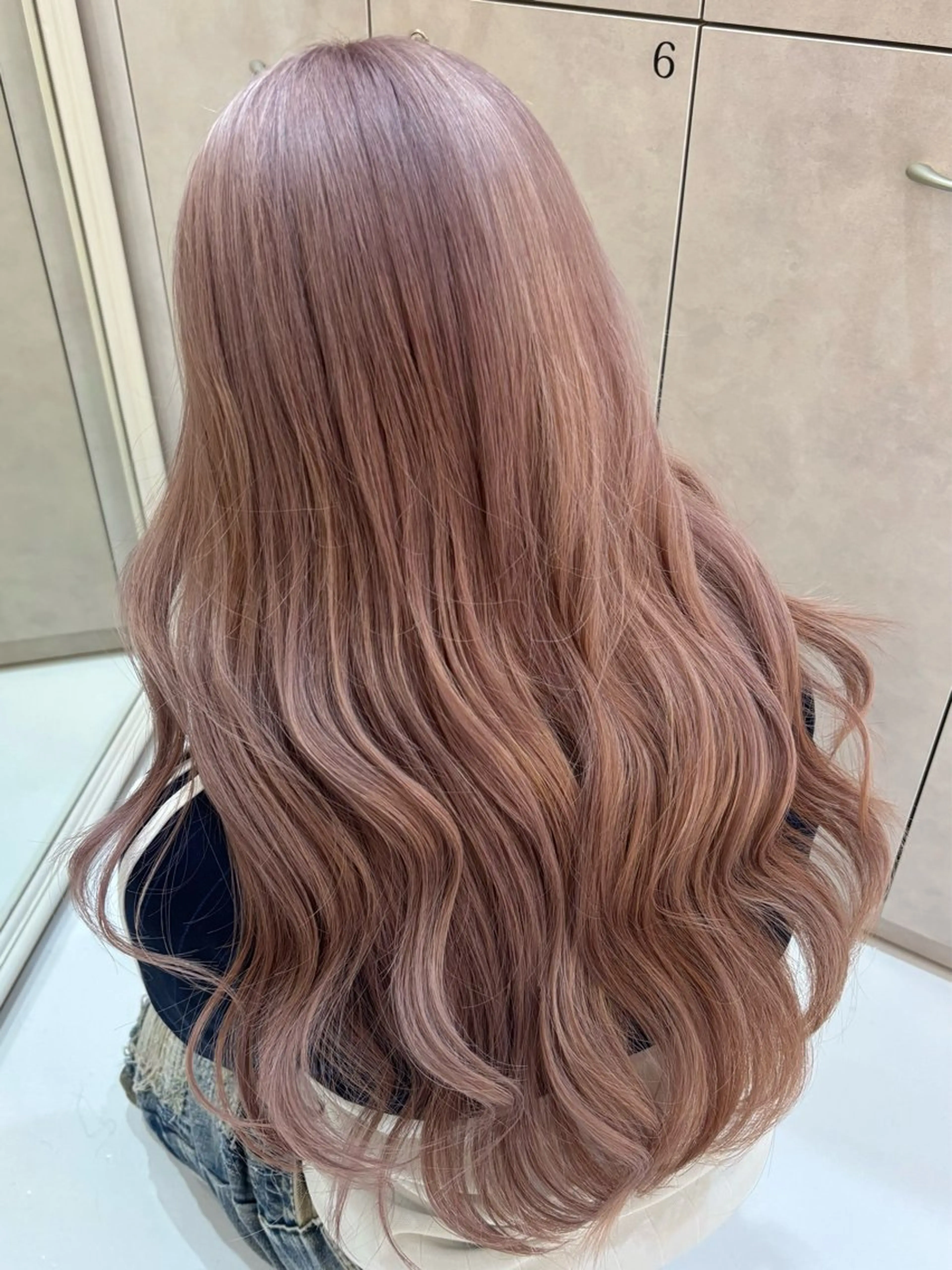 ロング カラー オレンジ ピンクカラー ヘアカラー 丸山 比奈のヘアスタイル