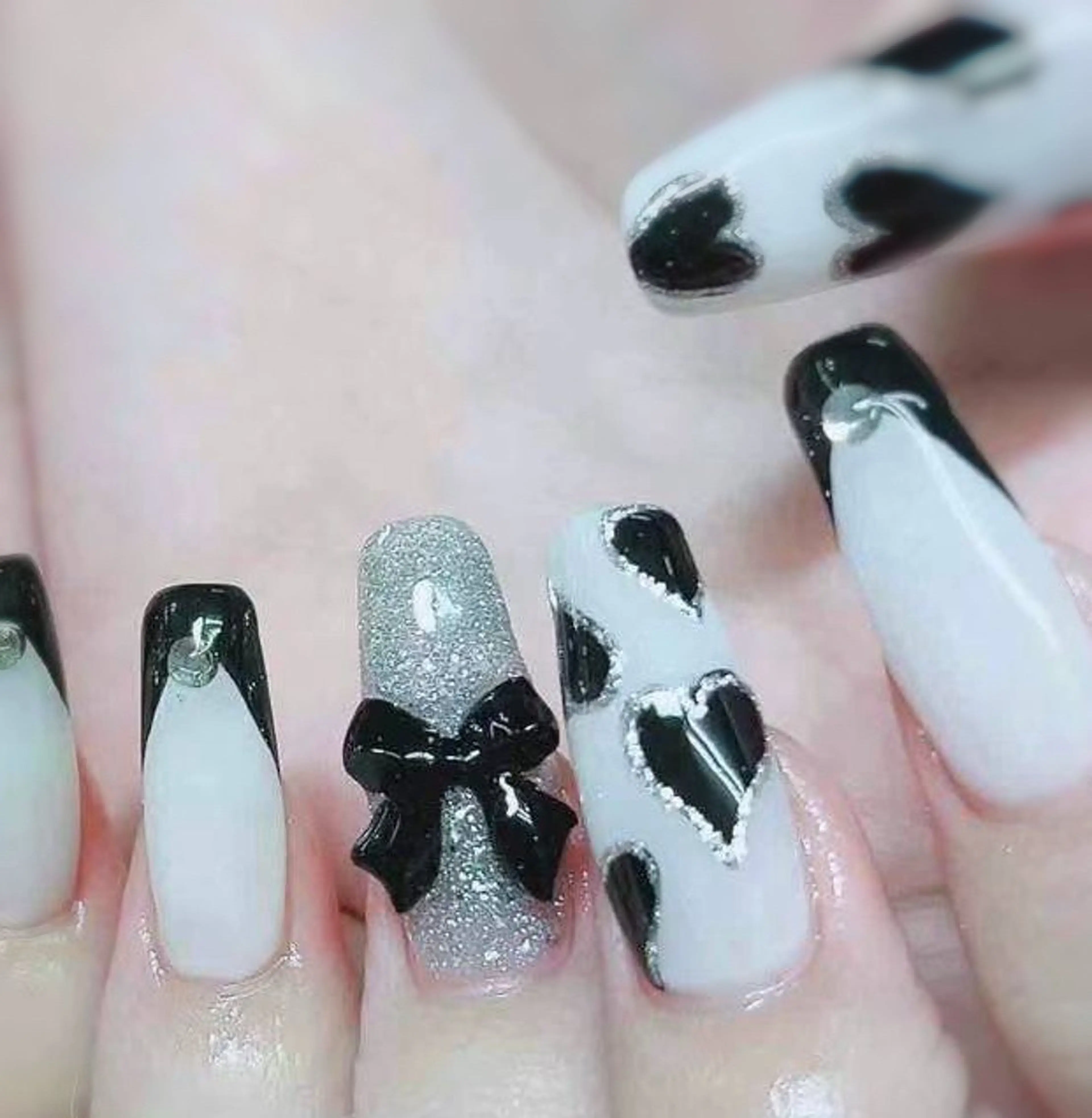 ネイル ハンドネイル MoonNail ユリ🌸のネイルデザイン