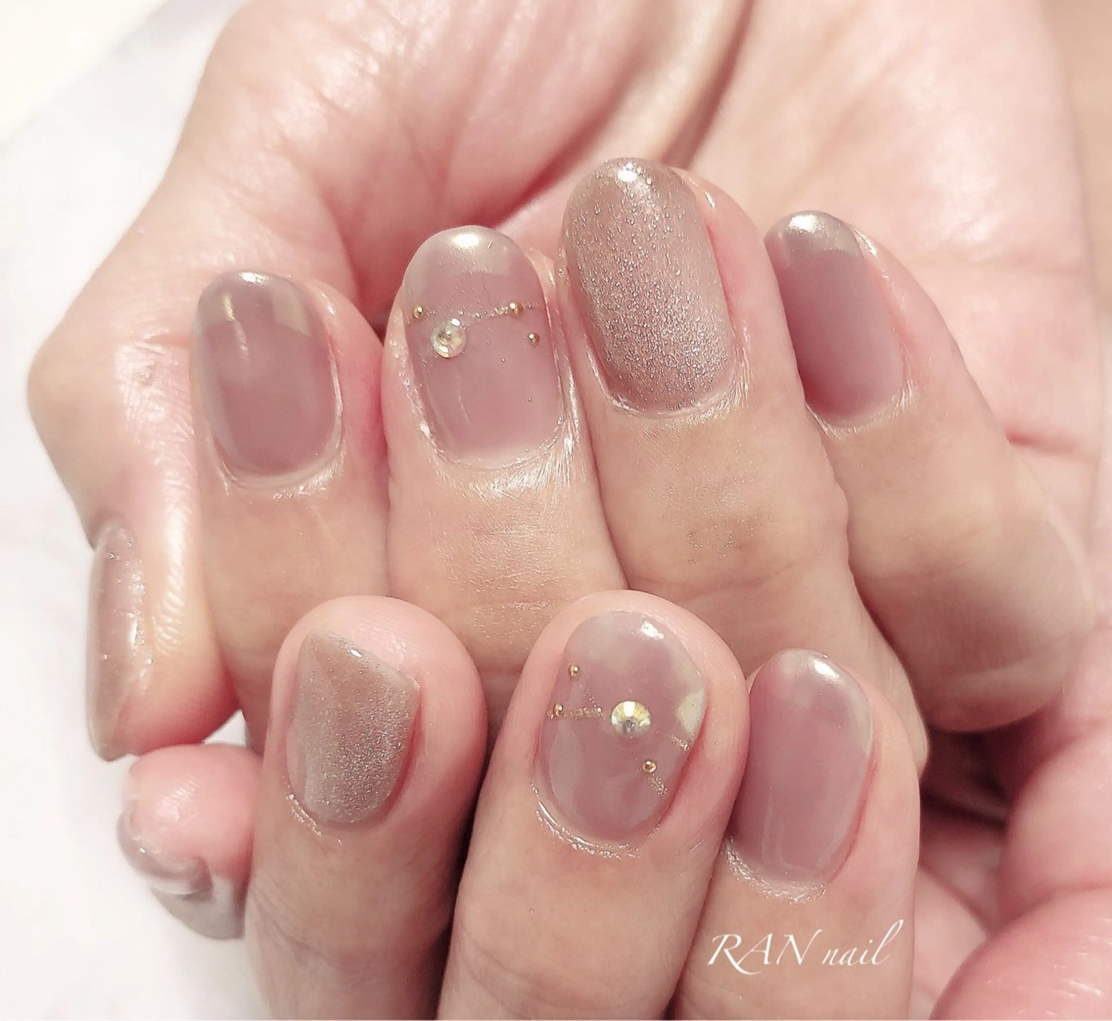 ネイル オーロラネイル フレンチネイル ハロウィン 氷ネイル・うるうるネイル マグネットネイル RAN nailのネイルデザイン