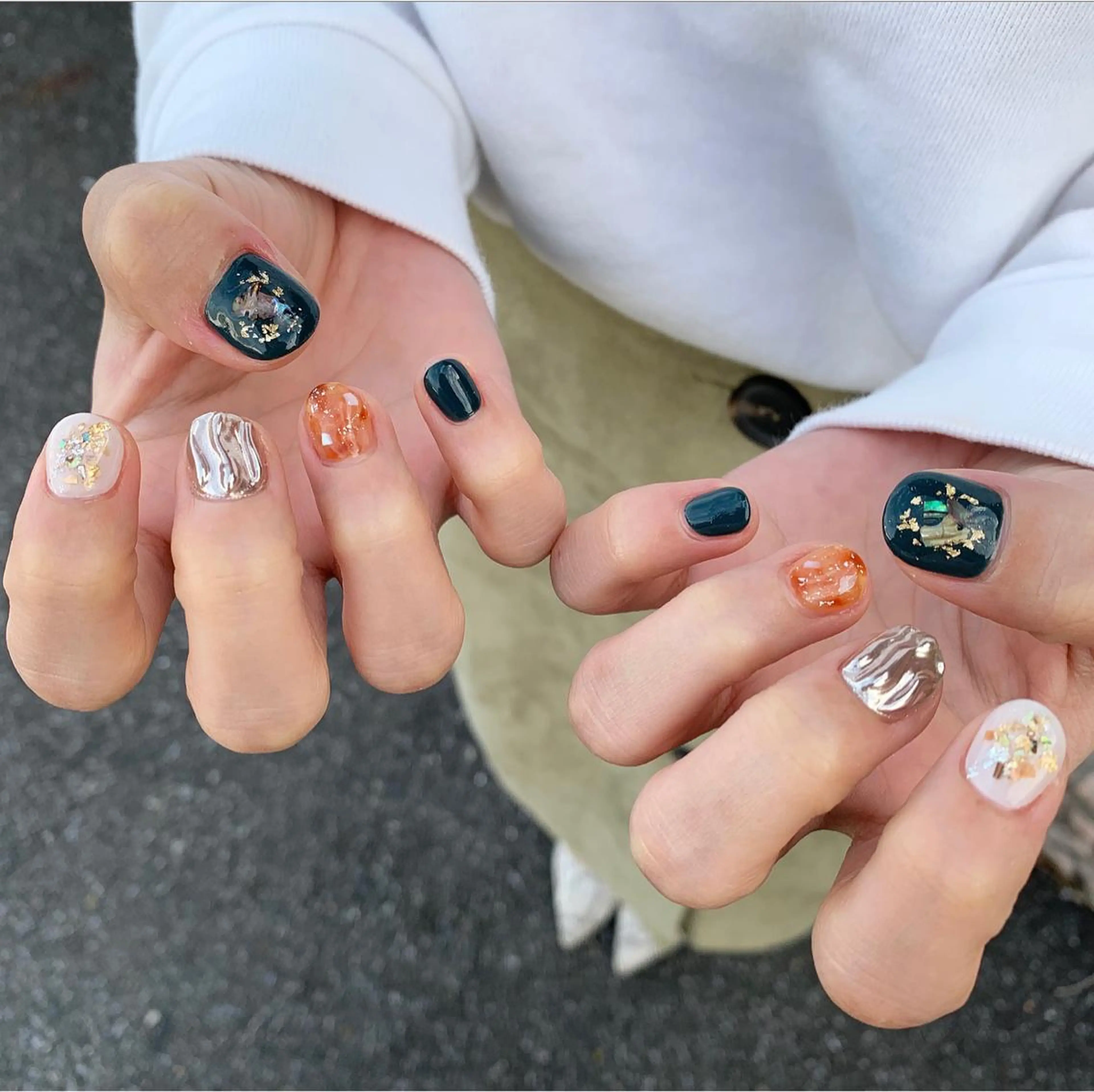 ネイル グリーン ミラーネイル シルバー ハンドネイル 佐藤 穂乃香のネイルデザイン