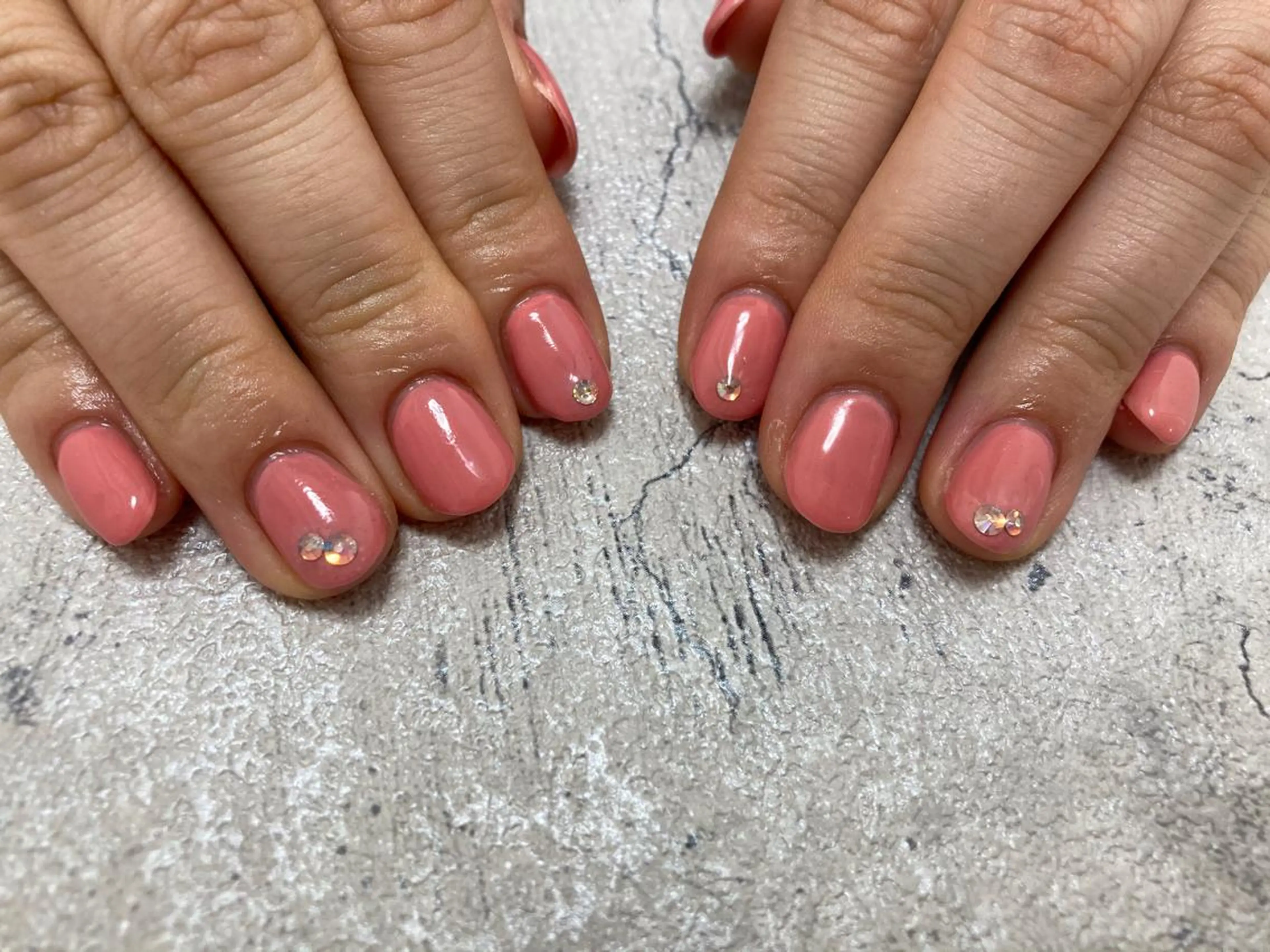 ネイル ワンカラーネイル ストーンネイル mogunail &blowのネイルデザイン