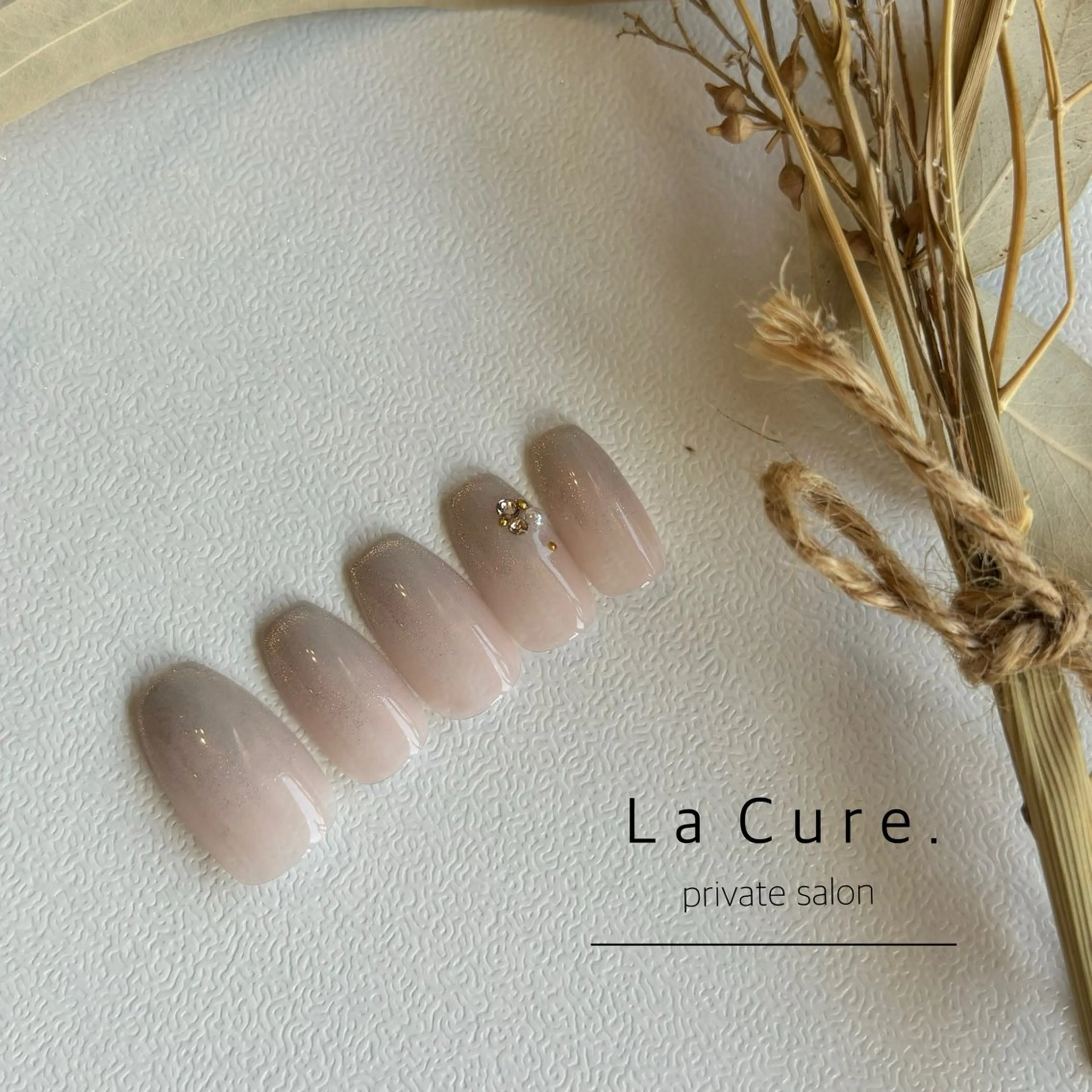 ネイル ジェルネイル グラデーション マグネットネイル ニュアンスネイル ブライダルネイル ハンドネイル Lacure. misaのネイルデザイン