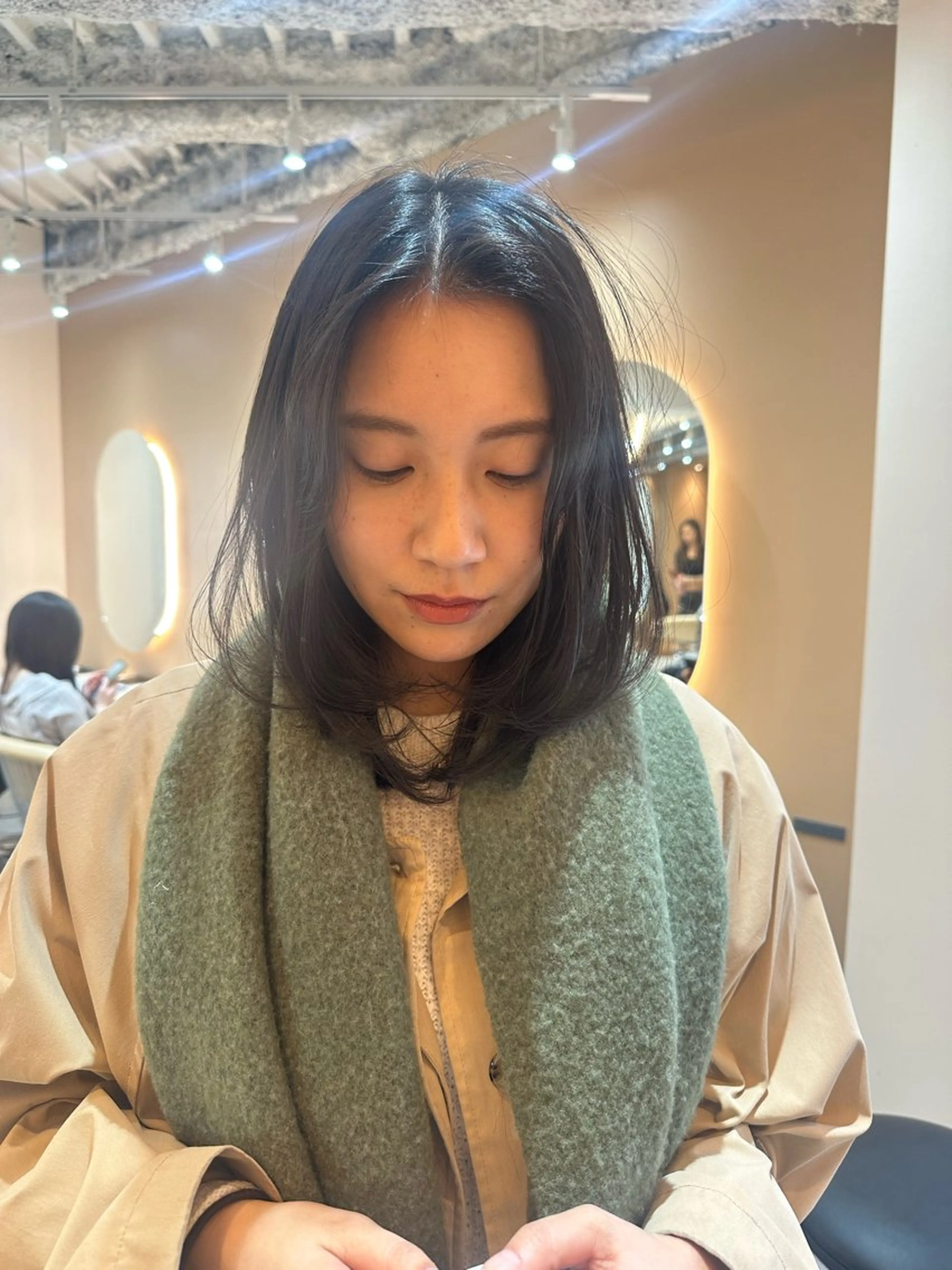 ミディアム レイヤーカット カット トリートメント AYAKA 下北沢suuのヘアスタイル