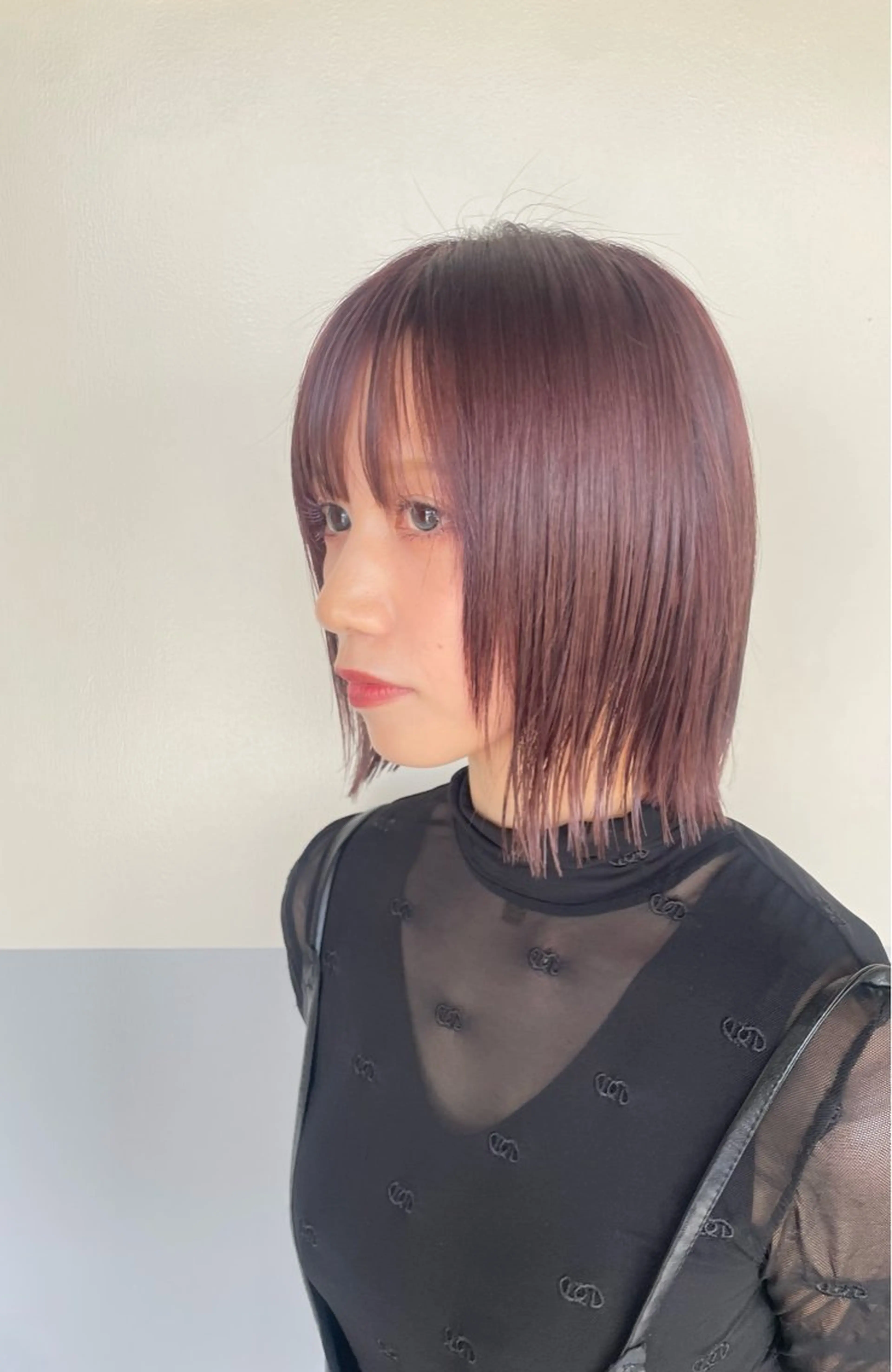 ショート カラー ブリーチ ラベンダーカラー 小久保 里紗のヘアスタイル