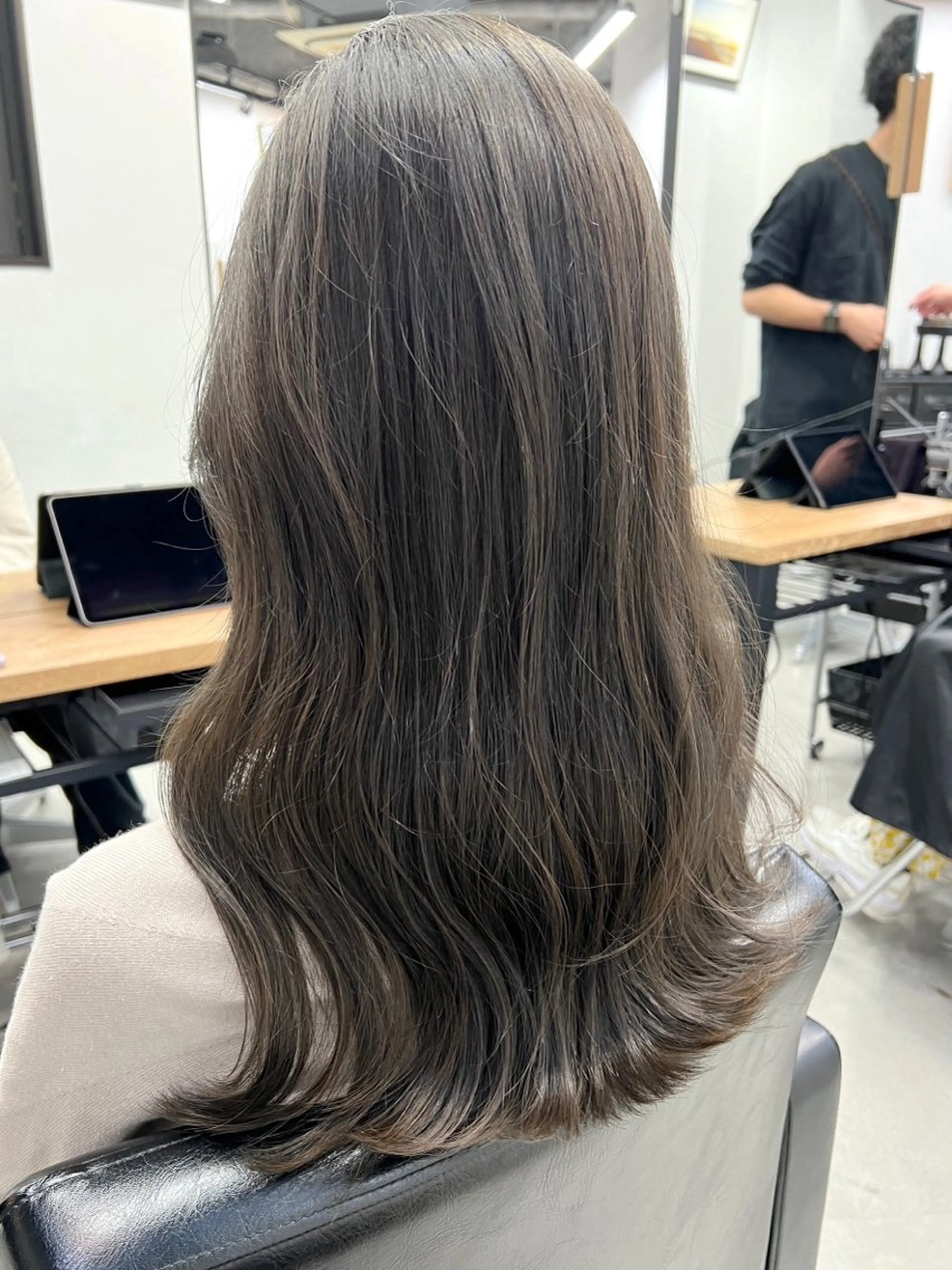 ロング カラー ヘアアレンジ ヘアカラー 坂齋大地／レイヤー/ ミルクティーのヘアスタイル