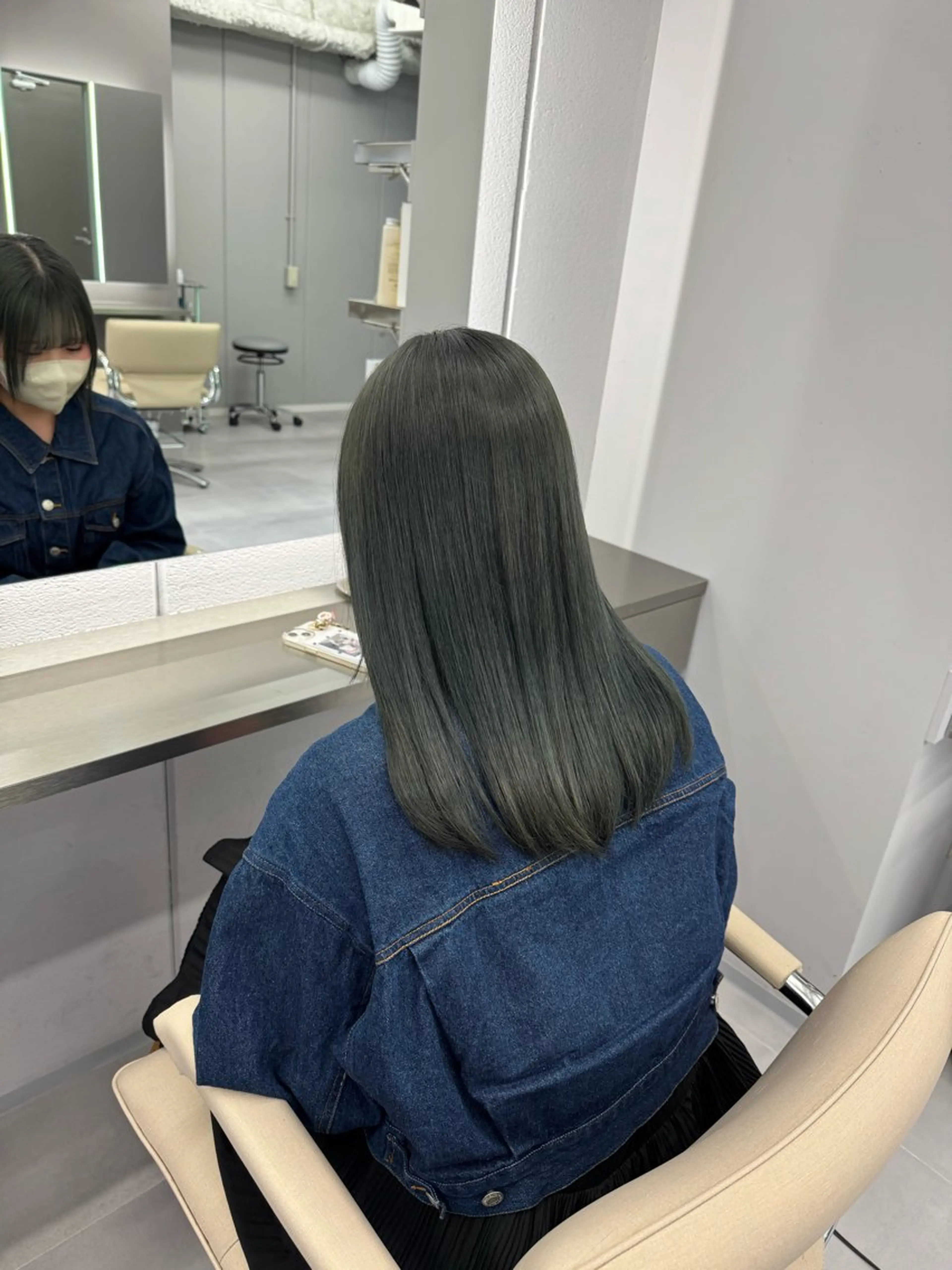 セミロング カラー セミロングパーマ バレイヤージュ ベージュカラー ブリーチ ブロンド ほの カラー特化/ ブリーチ/ボブのヘアスタイル