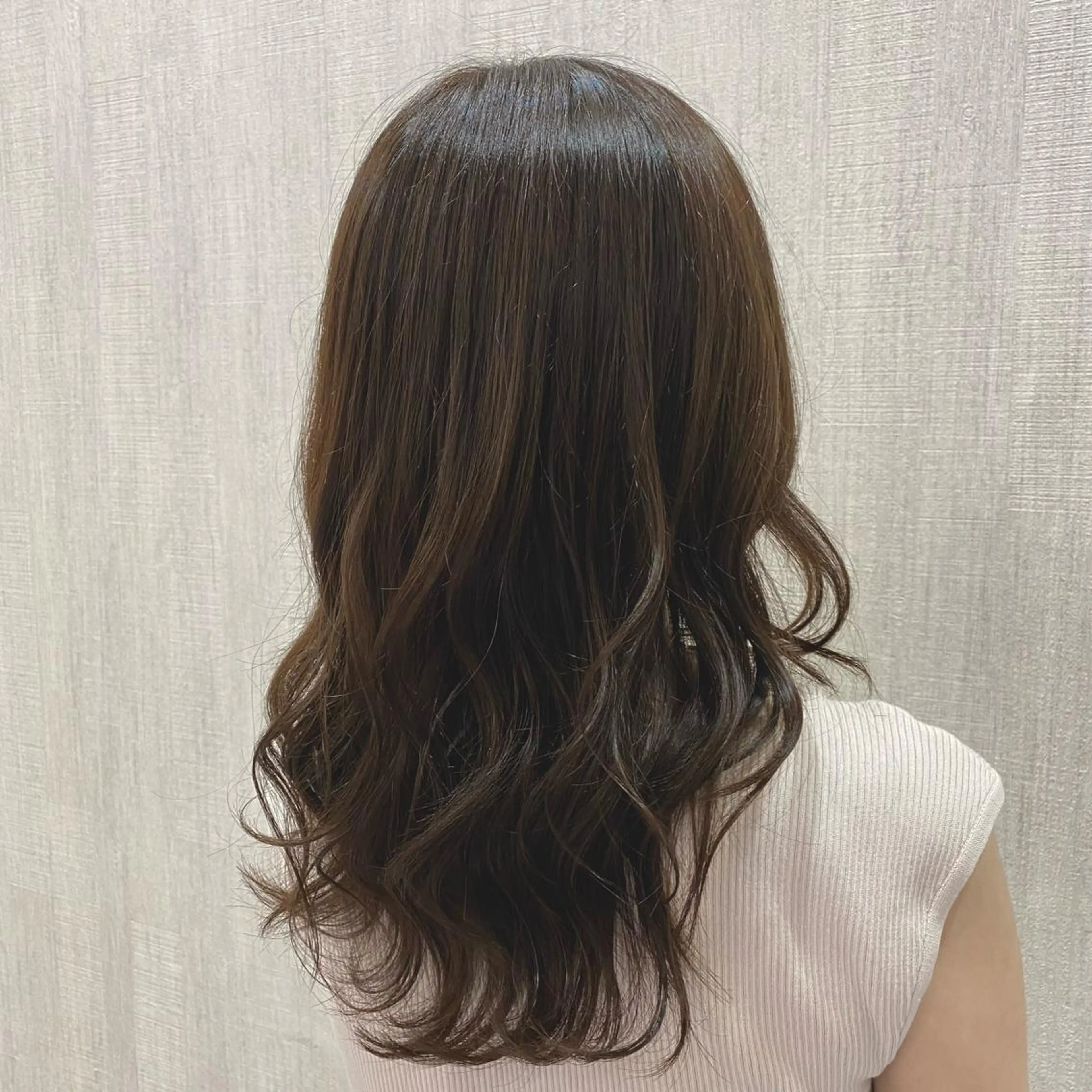 セミロング カラー カット ヘアカラー トリートメント 🫧透け感⋆艶髪💎 山口アヤカのヘアスタイル