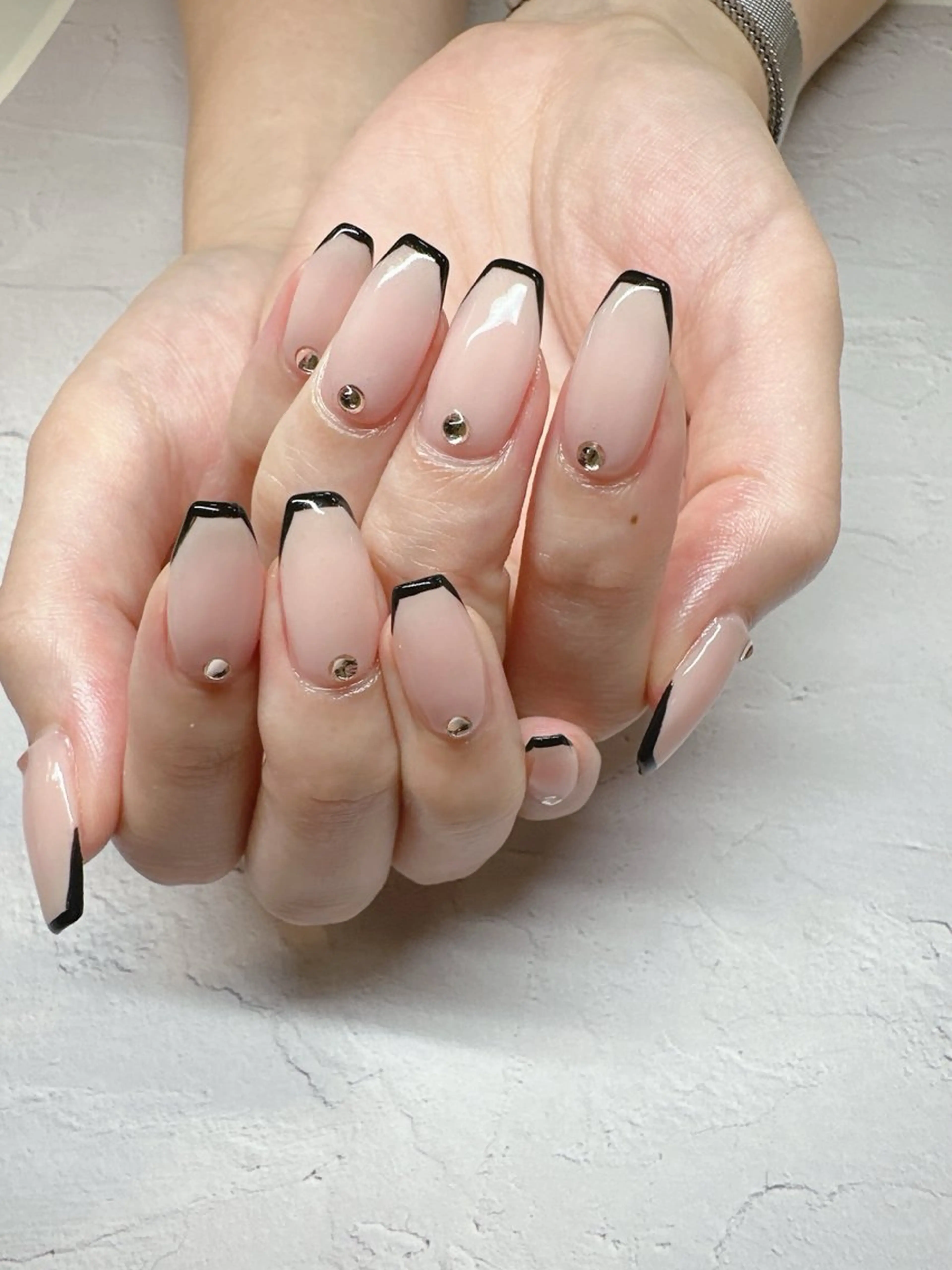 ネイル フレンチネイル ストーンネイル ハンドネイル nailist SATO【銀座】のネイルデザイン