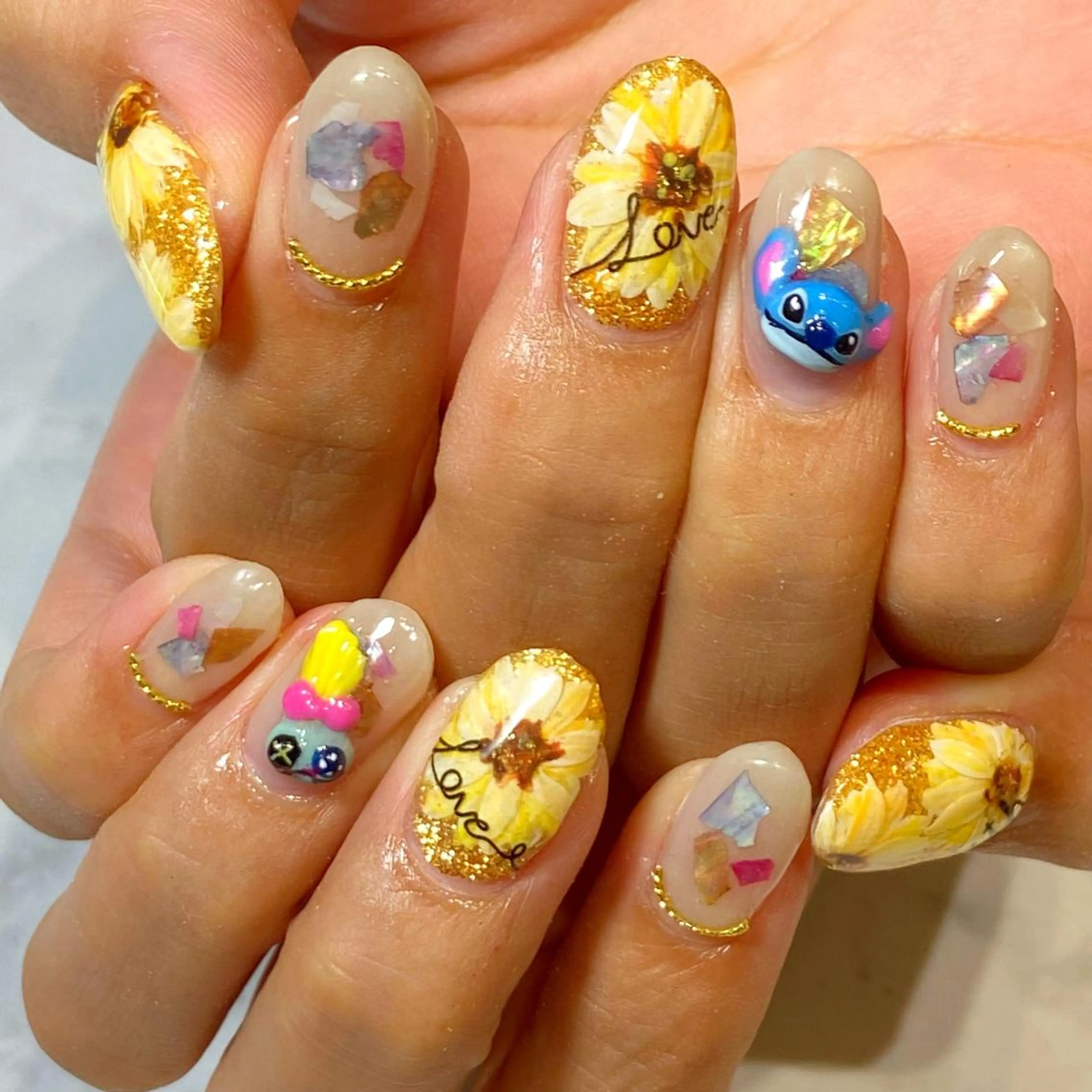 ネイル ジェルネイル YUN 💅のネイルデザイン