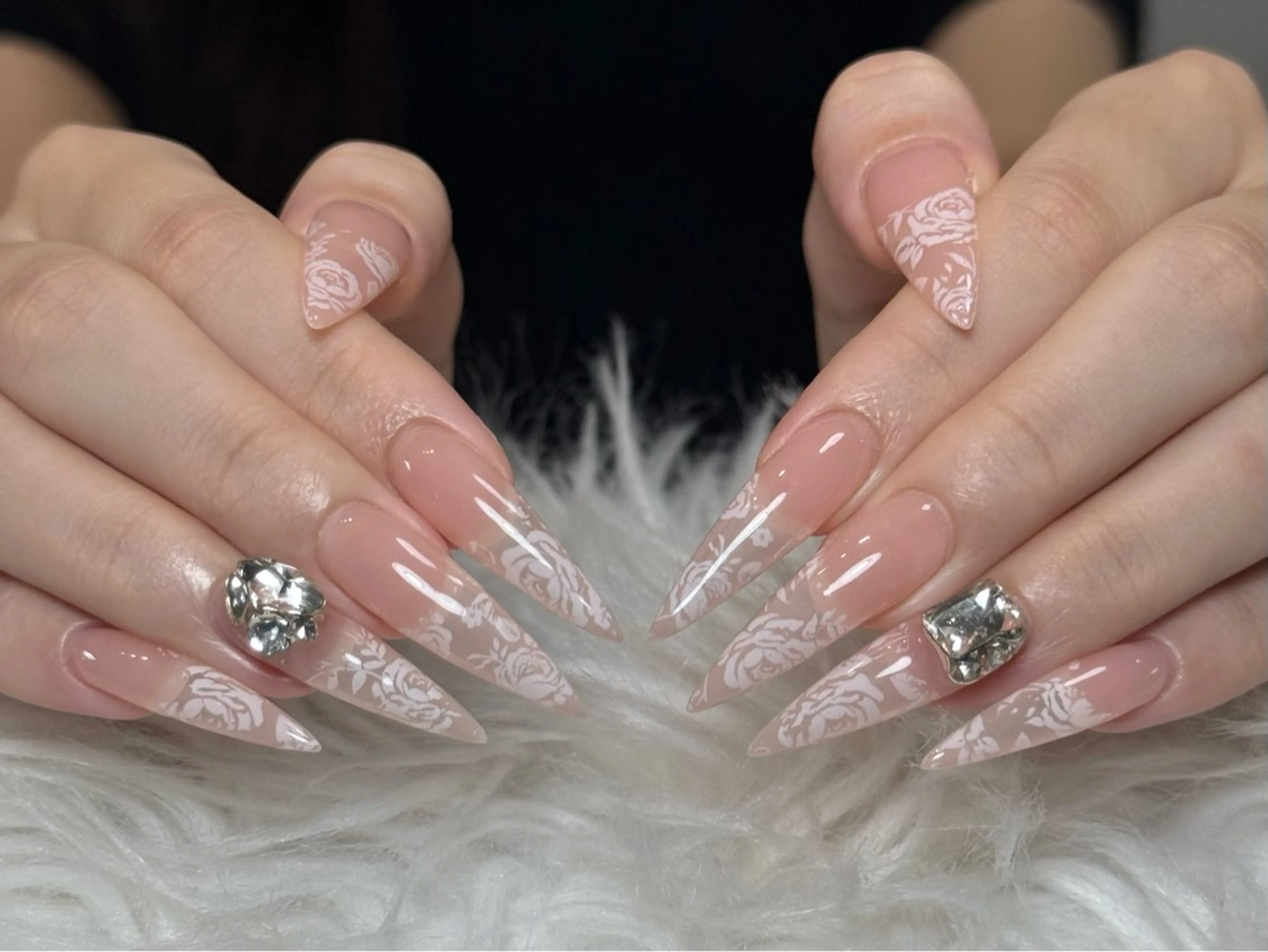 ネイル ボルドー ブラウン チークネイル ドット フットネイル Julli NailStudioのネイルデザイン