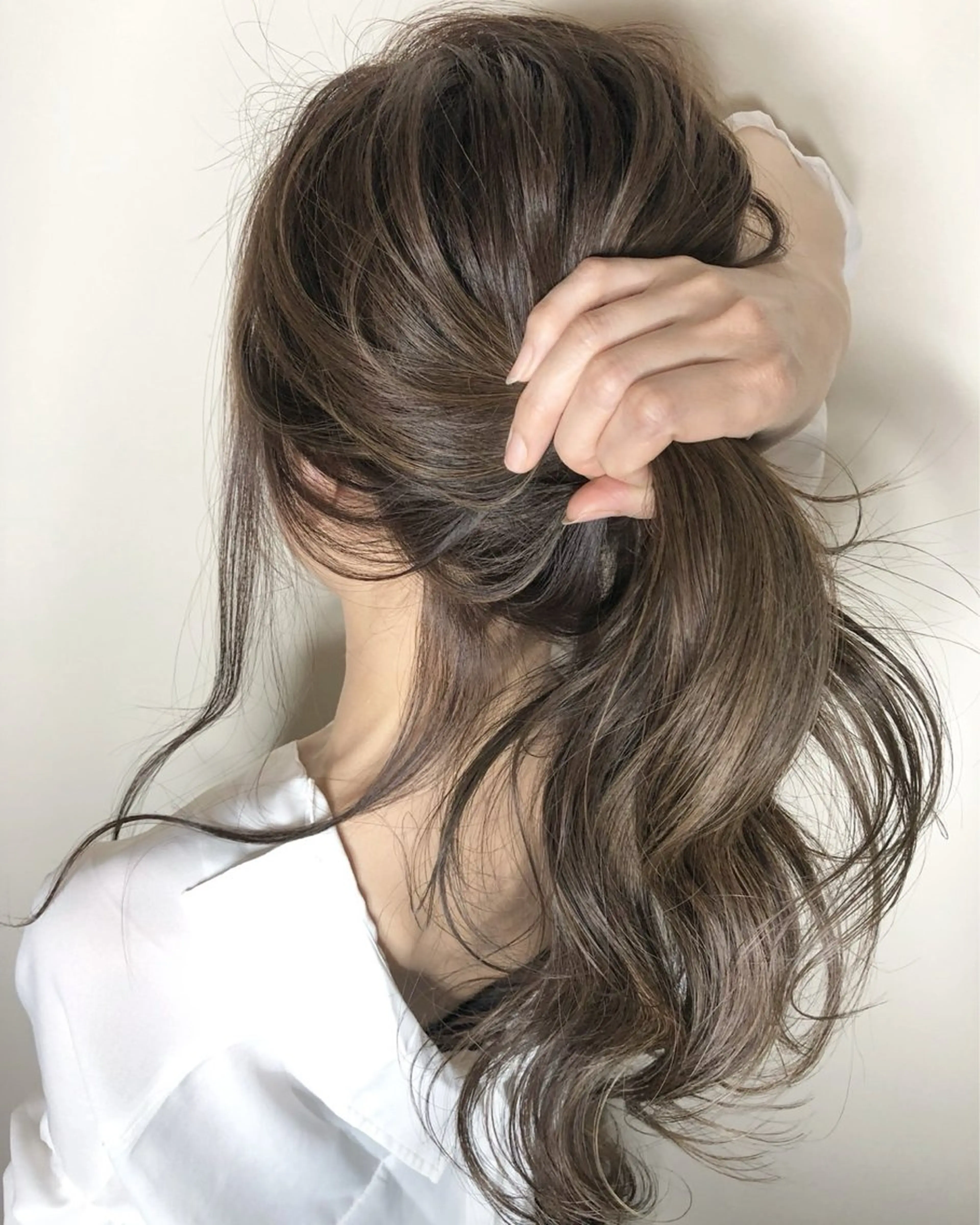 カラー 四至本 美裕のヘアスタイル