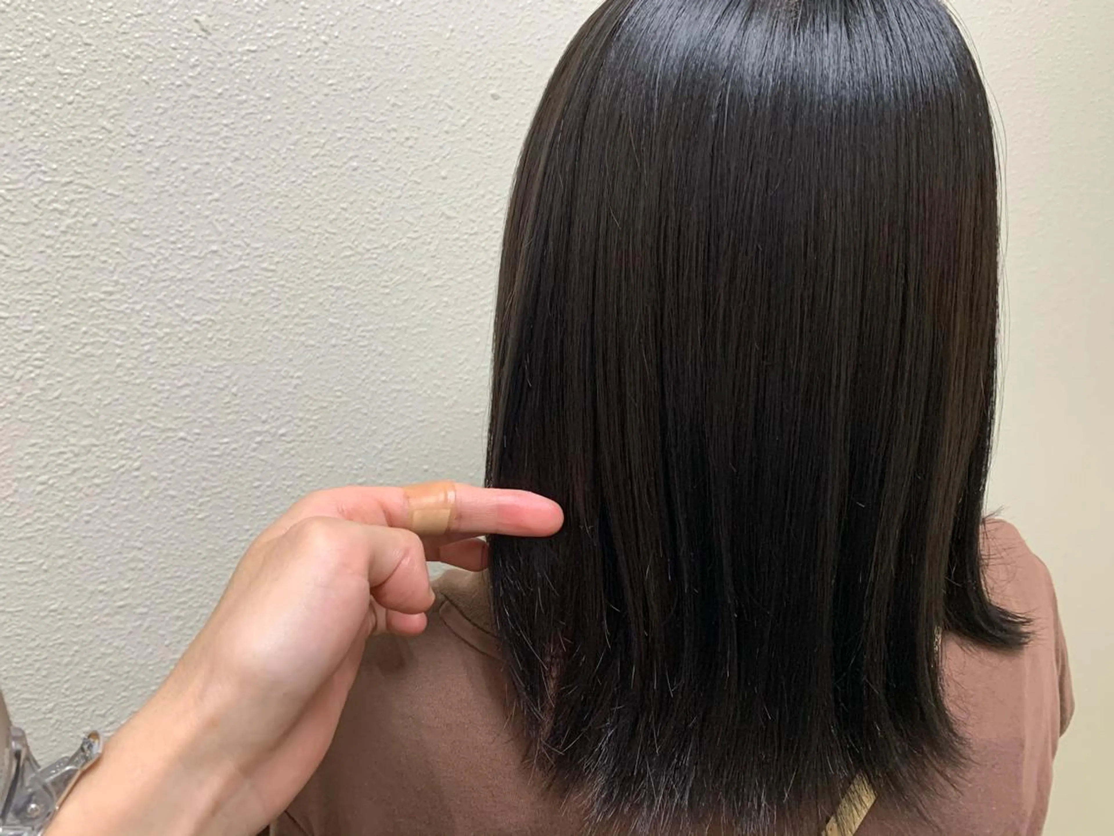 ミディアム カラー パーマ ヘアアレンジ メンズ キッズ ネイル マツエク・マツパ 切りっぱなしヘアボブ ミディアムヘアRYOのヘアスタイル