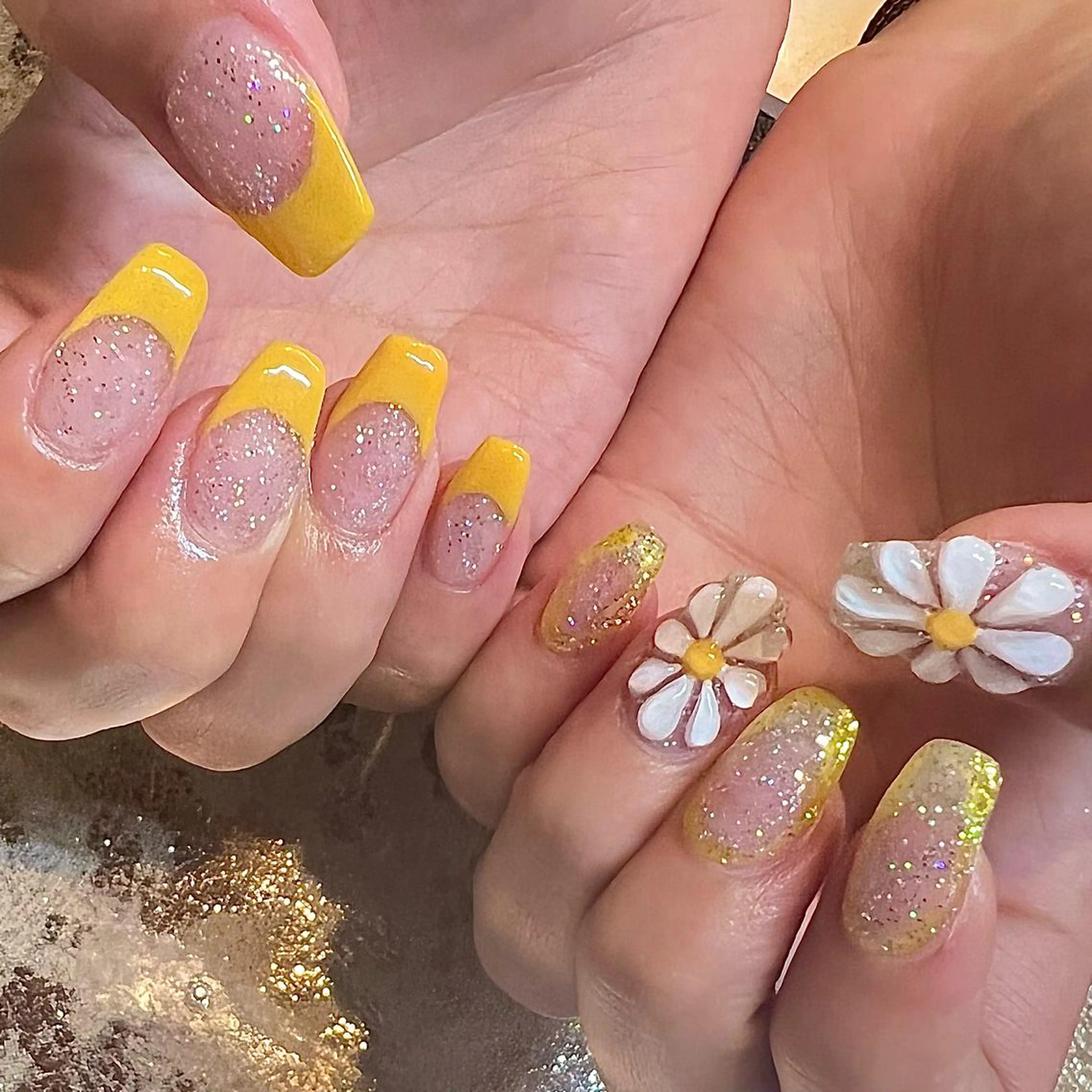 ミディアム ネイル フラワーネイル ぷっくりネイル ハンドネイル H🌺 NAILのネイルデザイン