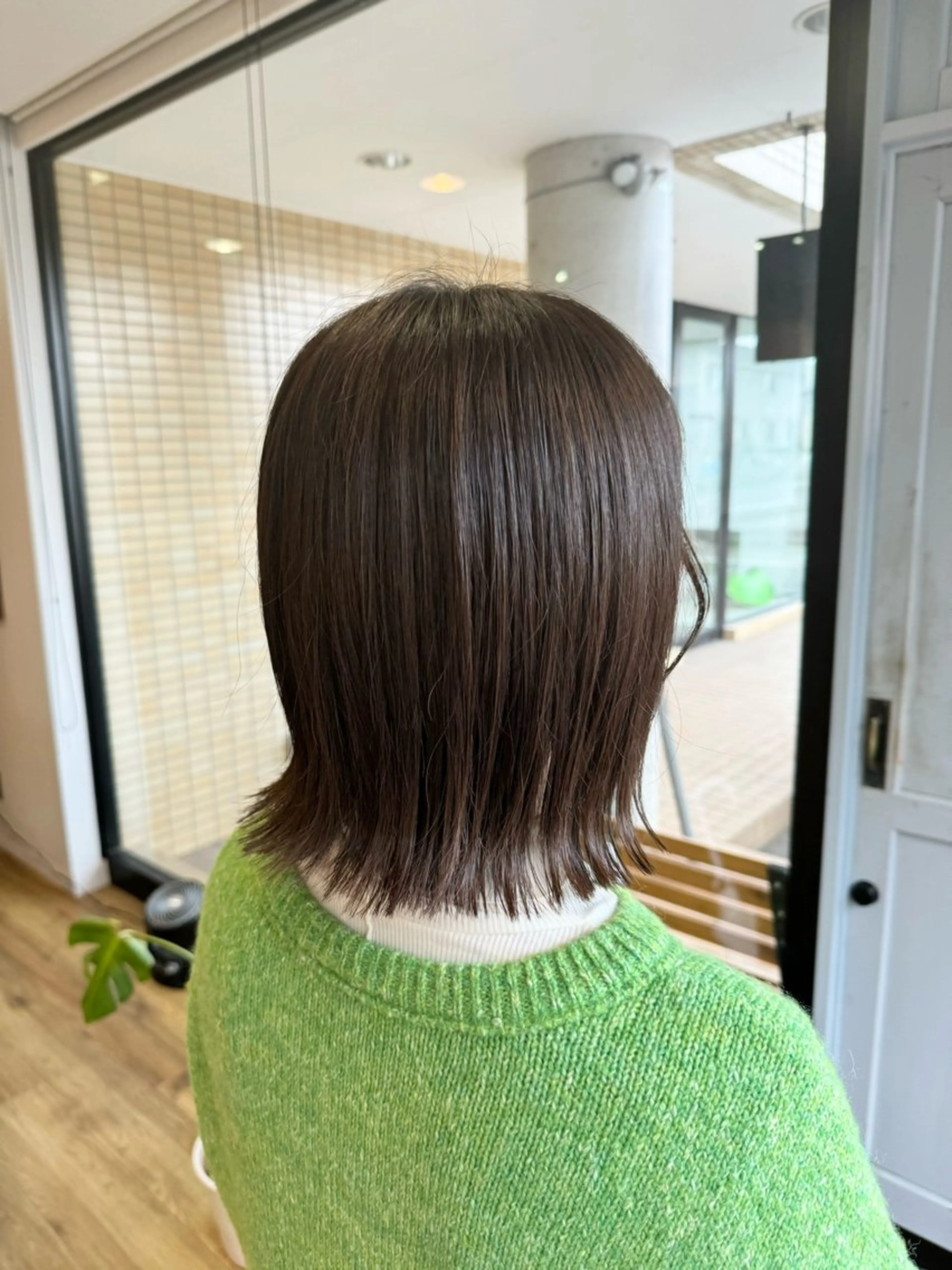 ミディアム カラー グレージュ カット ヘアカラー トリートメント ツキダテ ユイのヘアスタイル