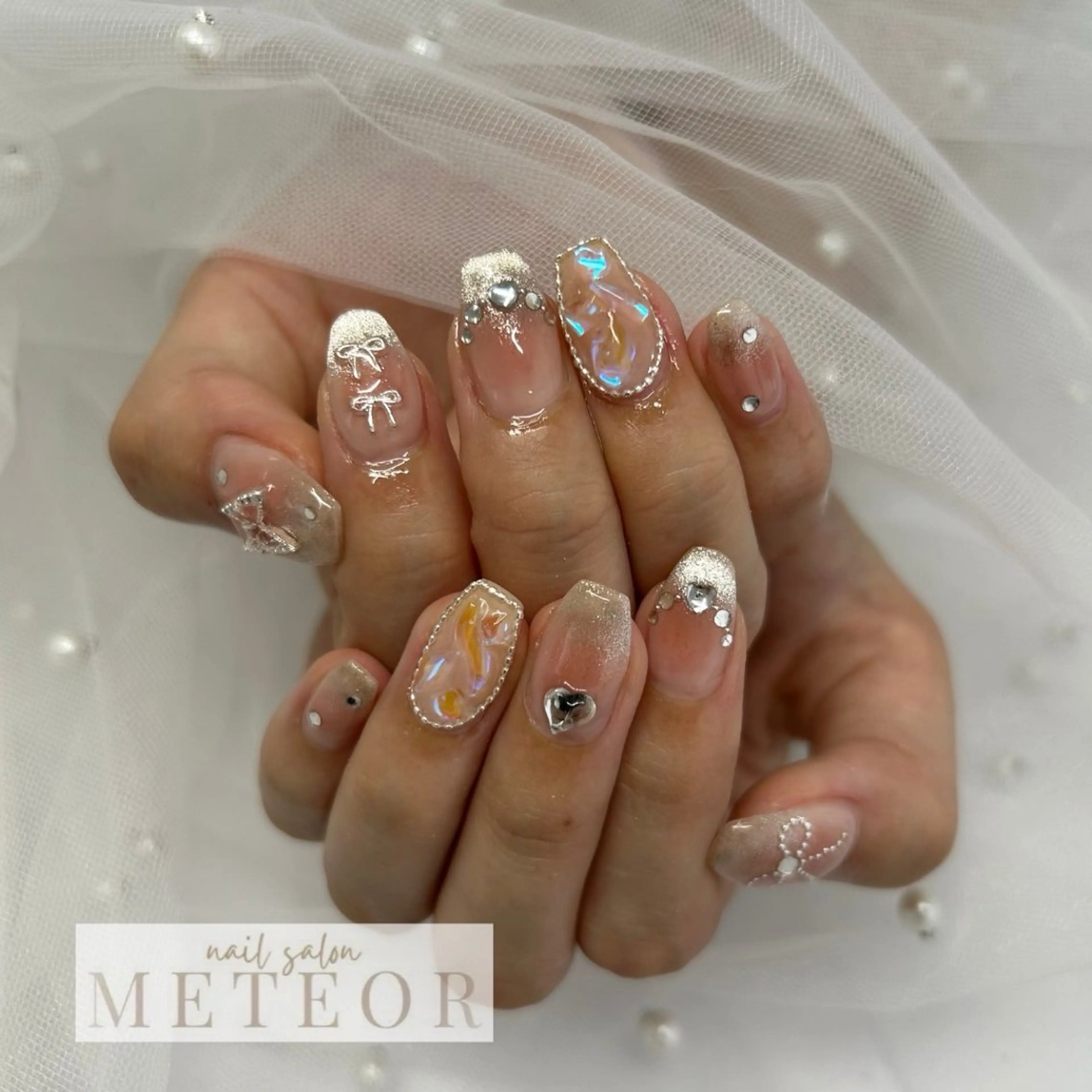 ネイル チークネイル ハート マグネットネイル リボン ワンホンネイル ハンドネイル nailsalon meteor所属・METEOR💫 staffのネイルデザイン