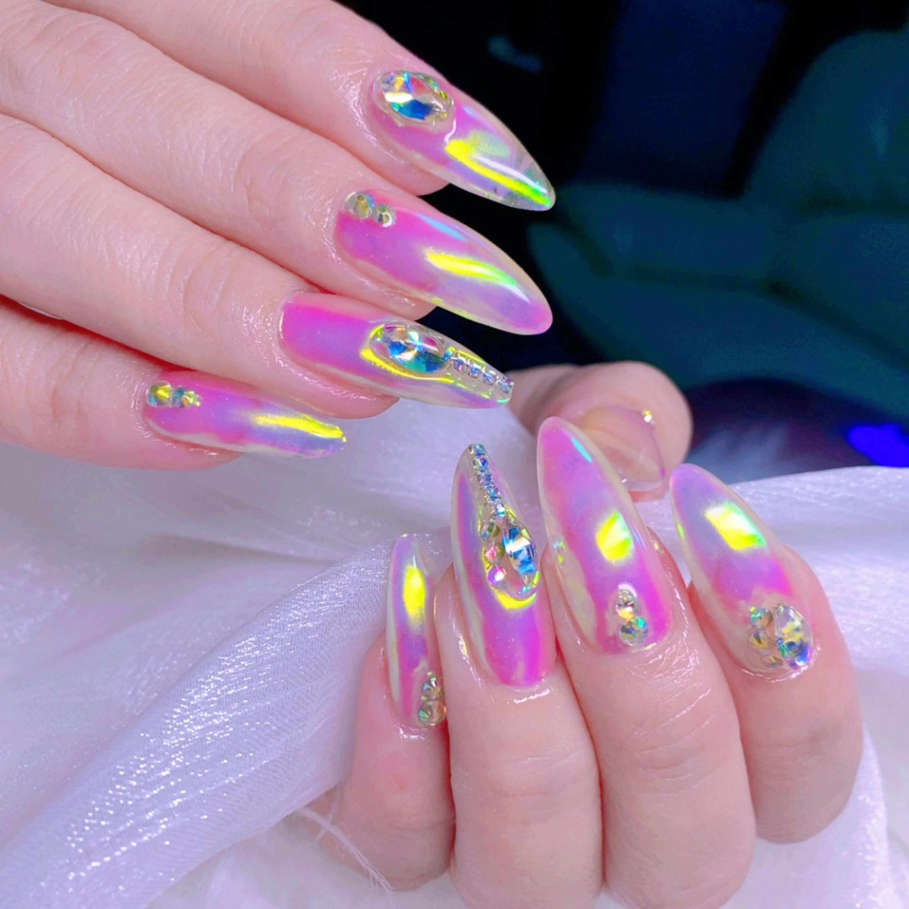 ネイル オーロラネイル ロングネイル ミラーネイル ハンドネイル Nail Yunaのネイルデザイン