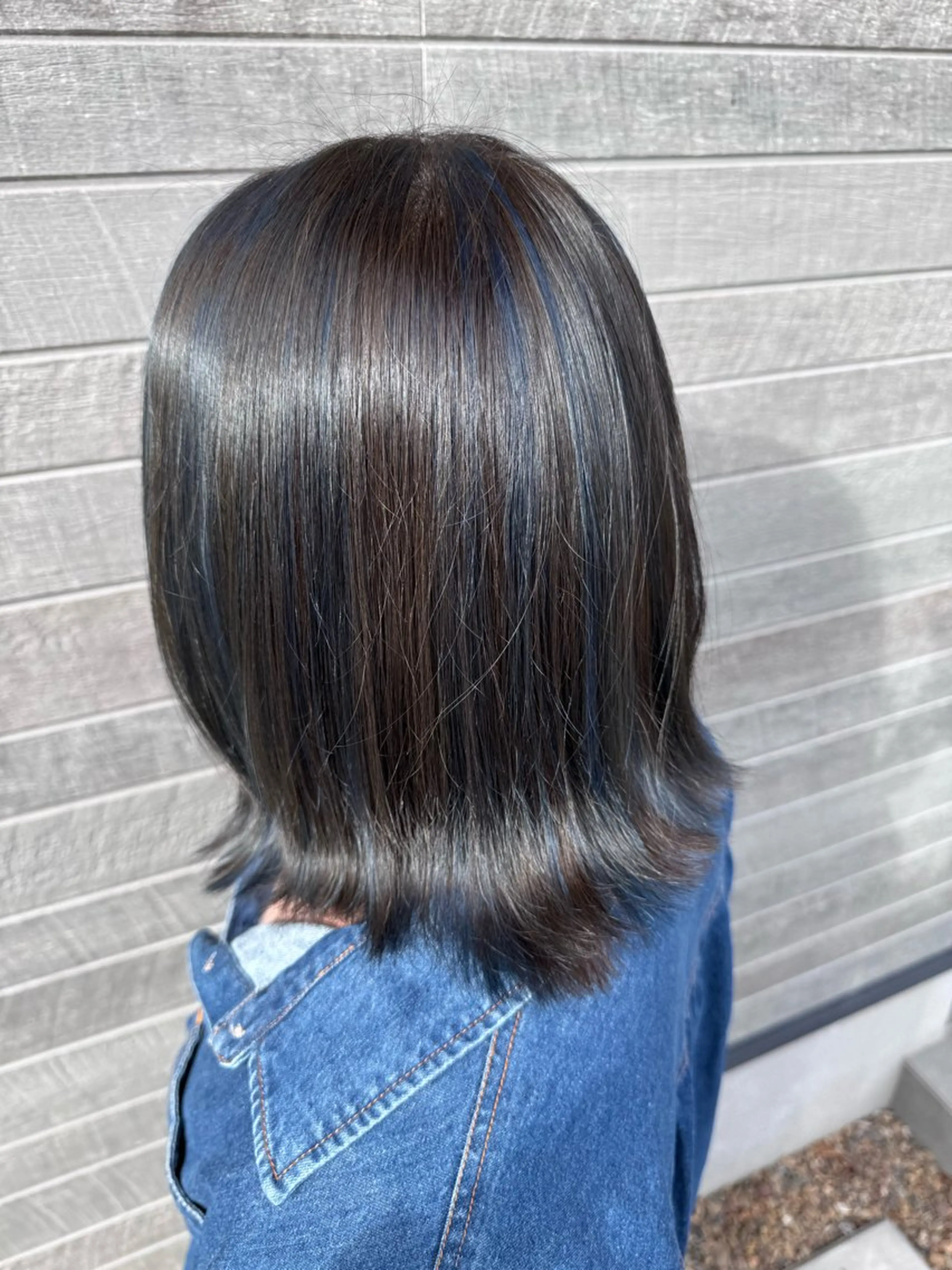 ミディアム カラー ブルーカラー ハイライトカラー ハイライト 鈴木 陽菜のヘアスタイル