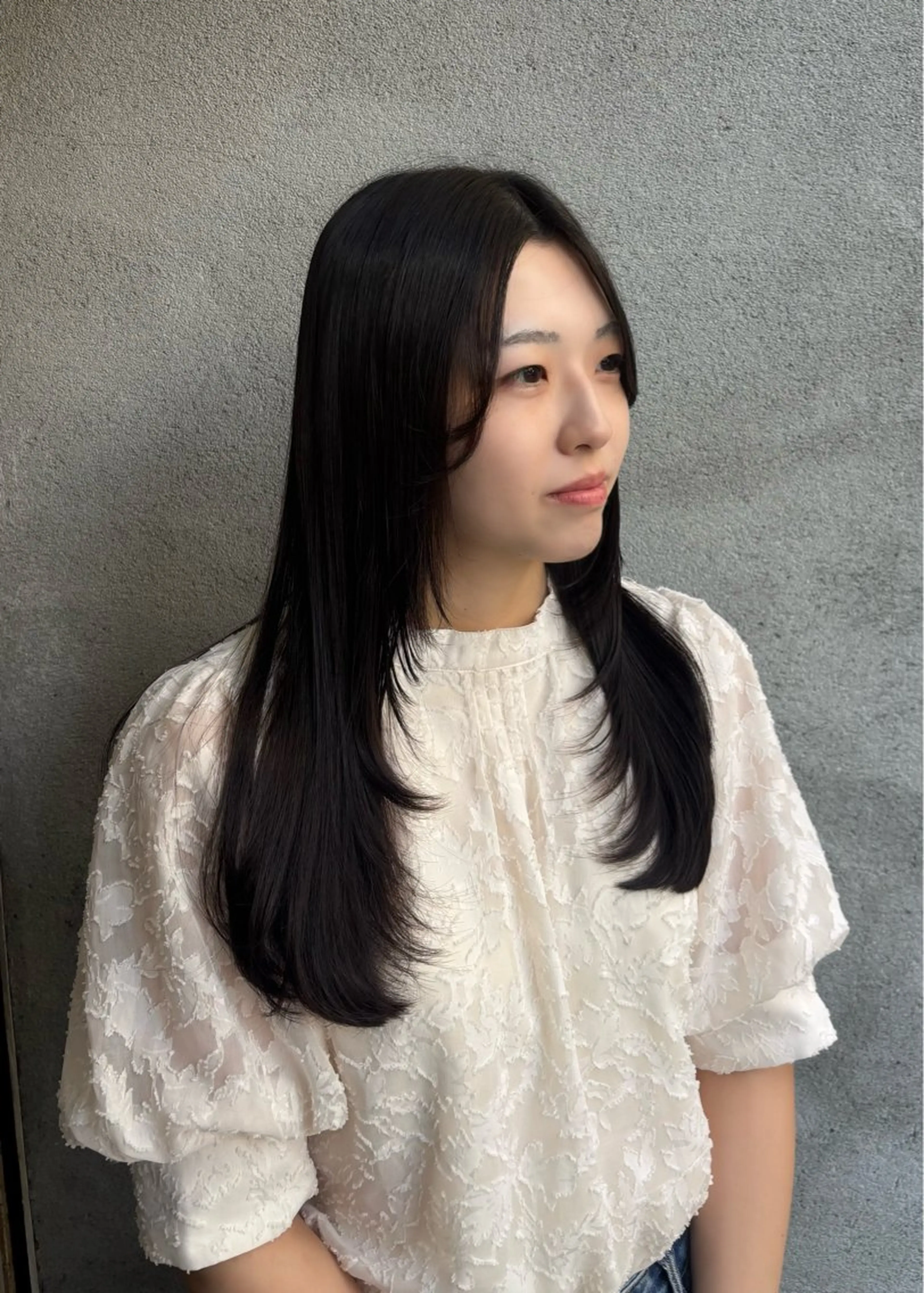 ロング ロングレイヤー 髪質改善 レイヤーカット ロング カット 縮毛矯正 ゆうめ 透明感カラー /韓国風レイヤーのヘアスタイル