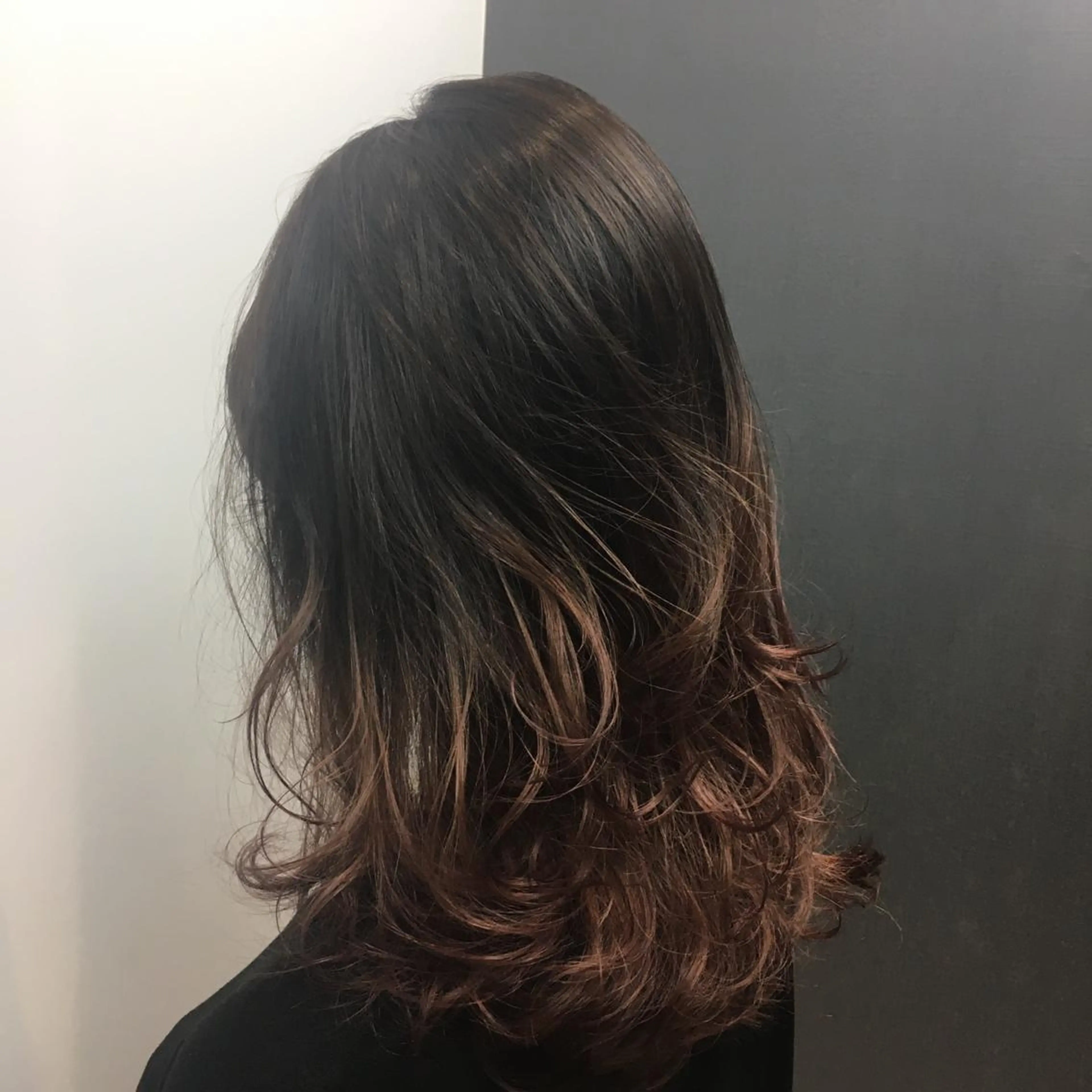 セミロング 艶髪 森田/嵩士のヘアスタイル