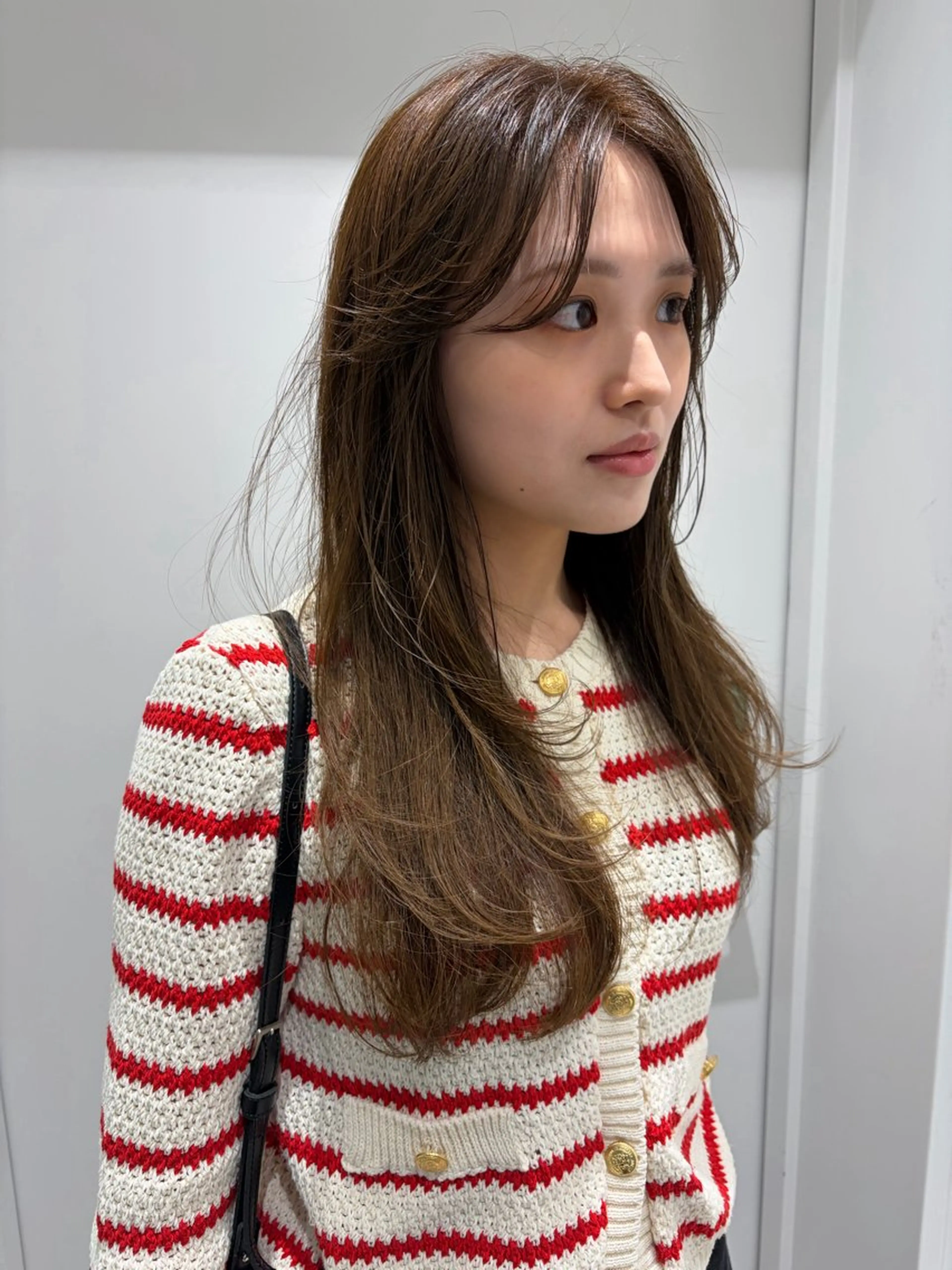 ミディアム カラー レイヤーカット カット ヘアカラー トリートメント SALOWIN 栄3丁目店所属・砂原 ひよりのヘアスタイル