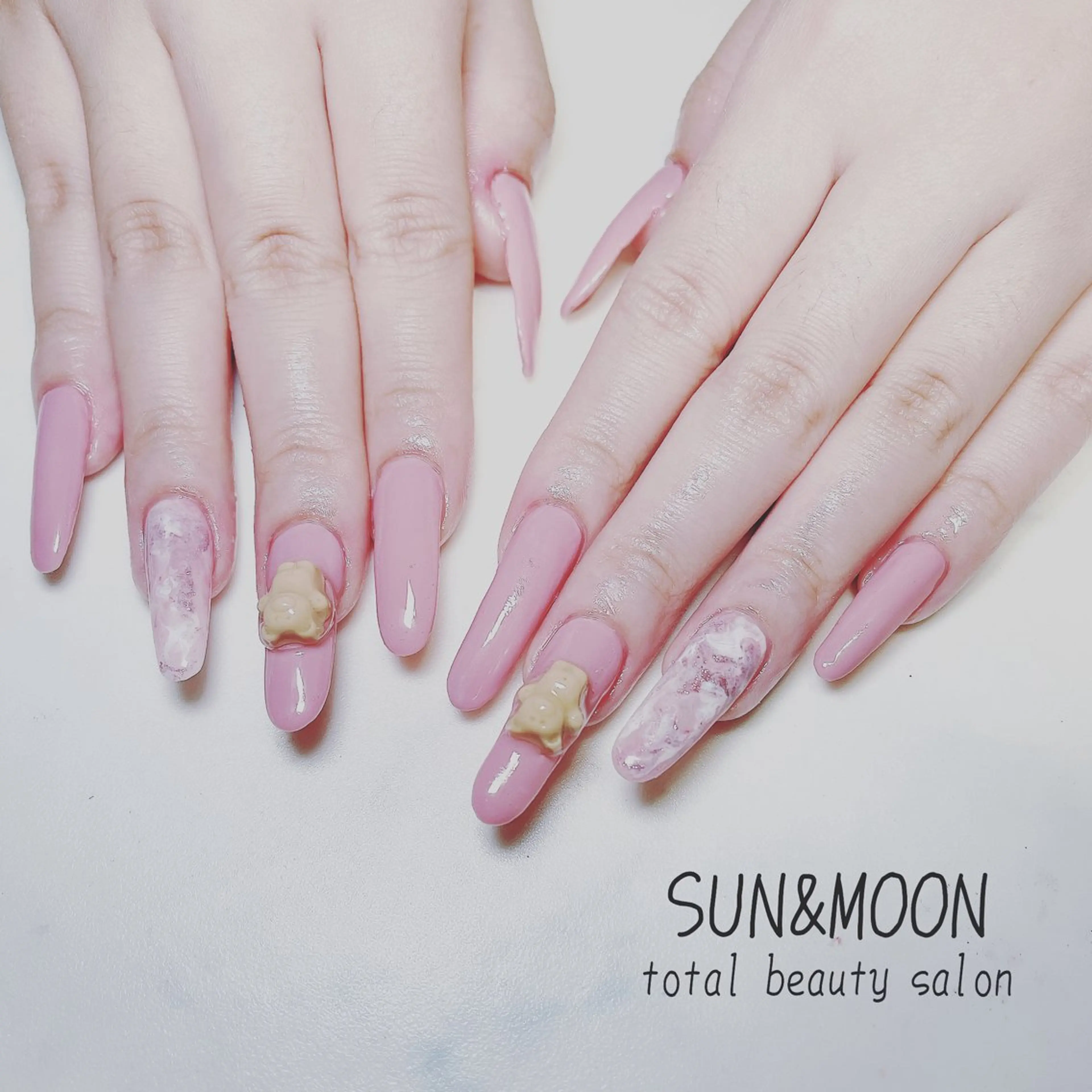 ネイル SUN&MOON REOのネイルデザイン