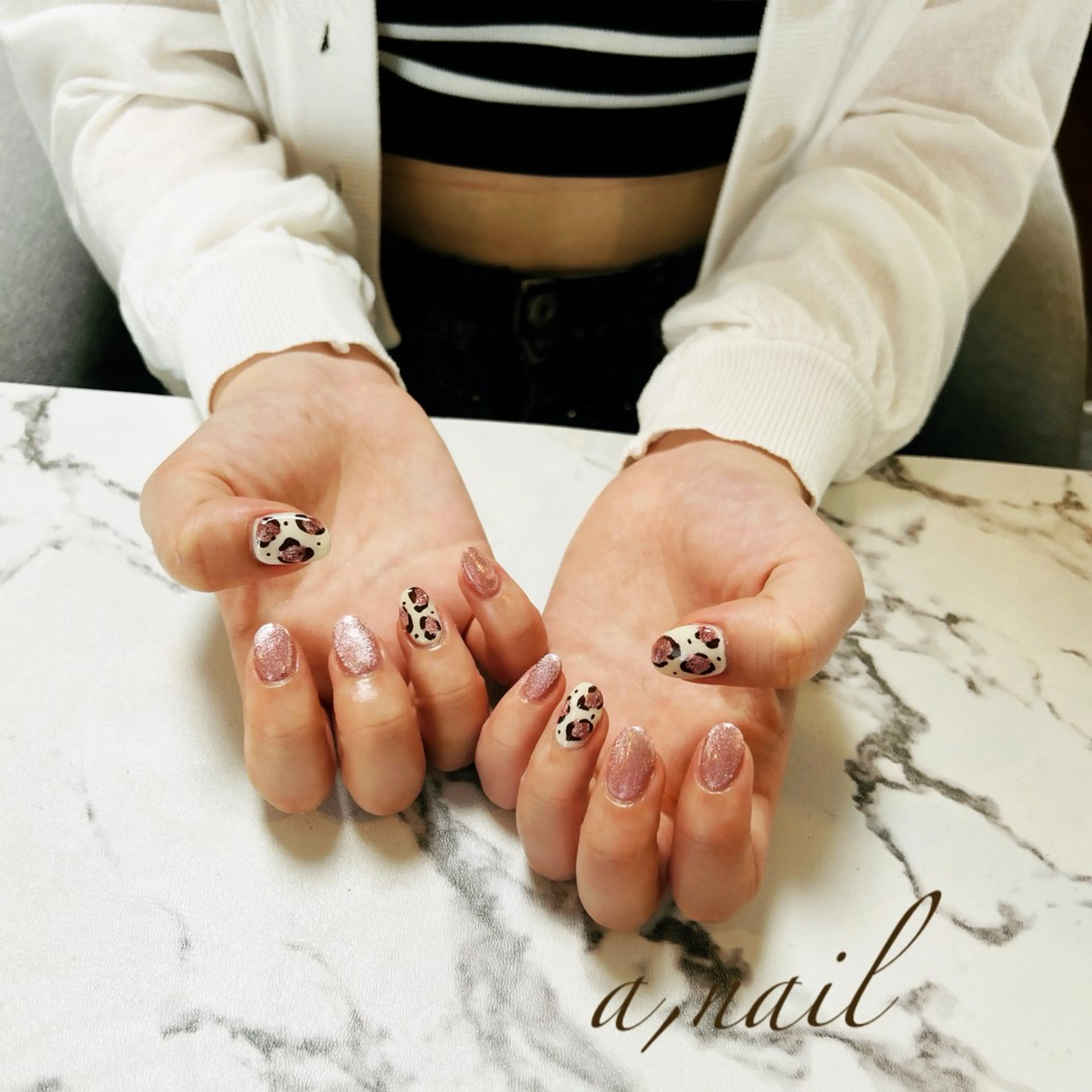 ネイル アニマル柄 キラキラネイル マグネットネイル シンプルネイル ハンドネイル ネイルサロン エーネイルのネイルデザイン