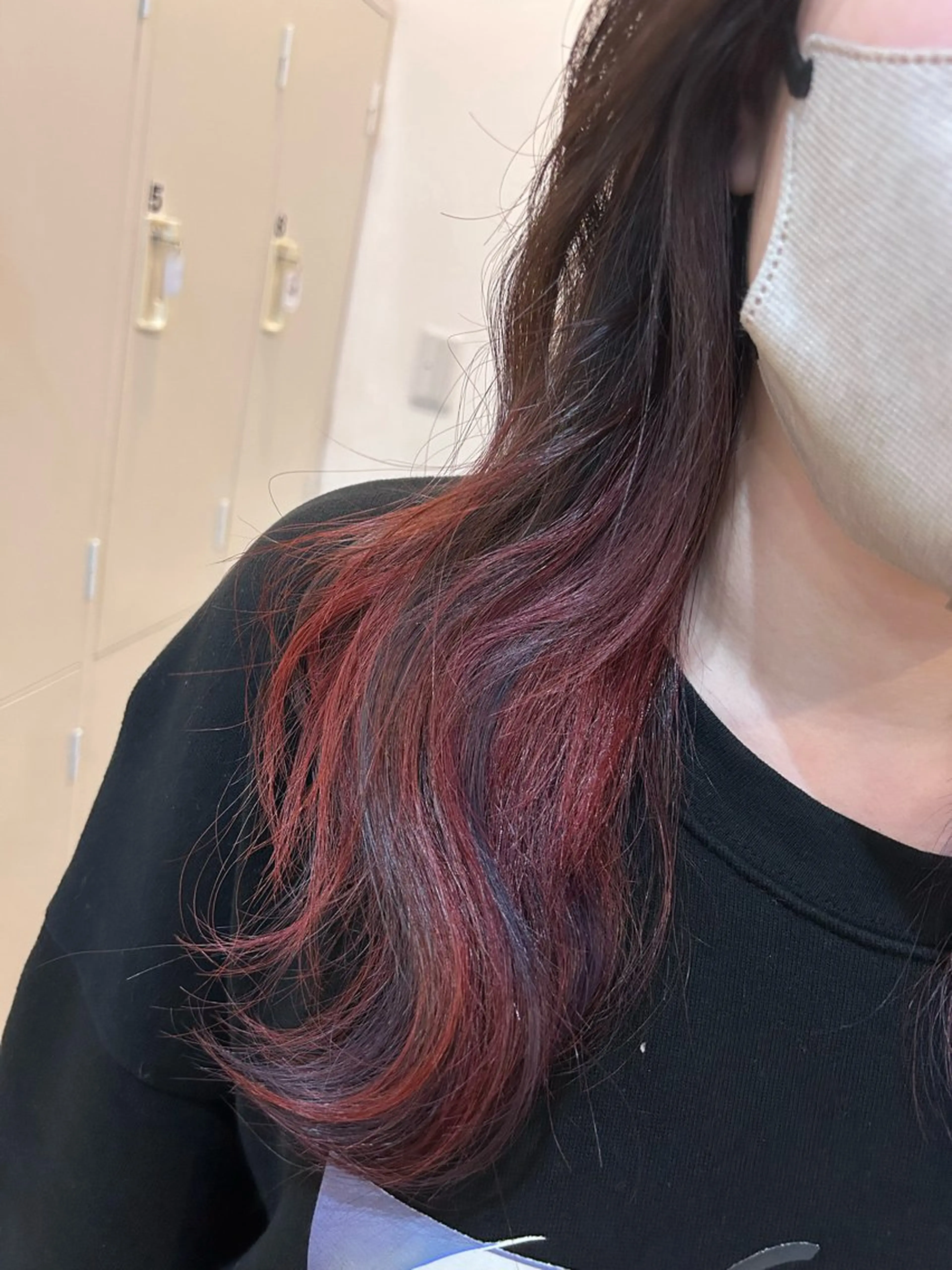 セミロング カラー ブリーチ インナーカラー 櫟本 来夢のヘアスタイル