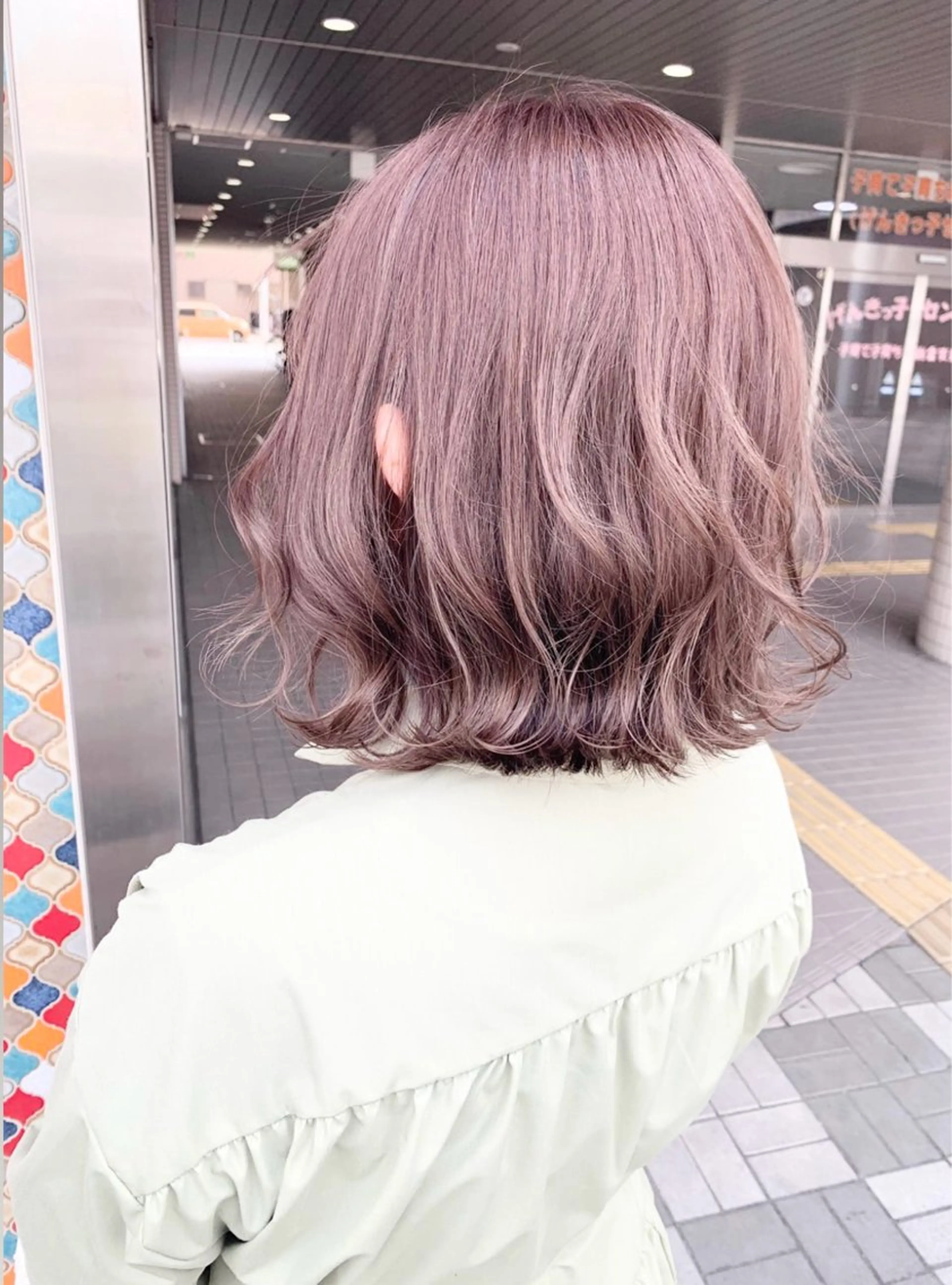 ミディアム カラー ベージュカラー ピンクカラー ピンクベージュ カット ヘアカラー 平松 由基のヘアスタイル
