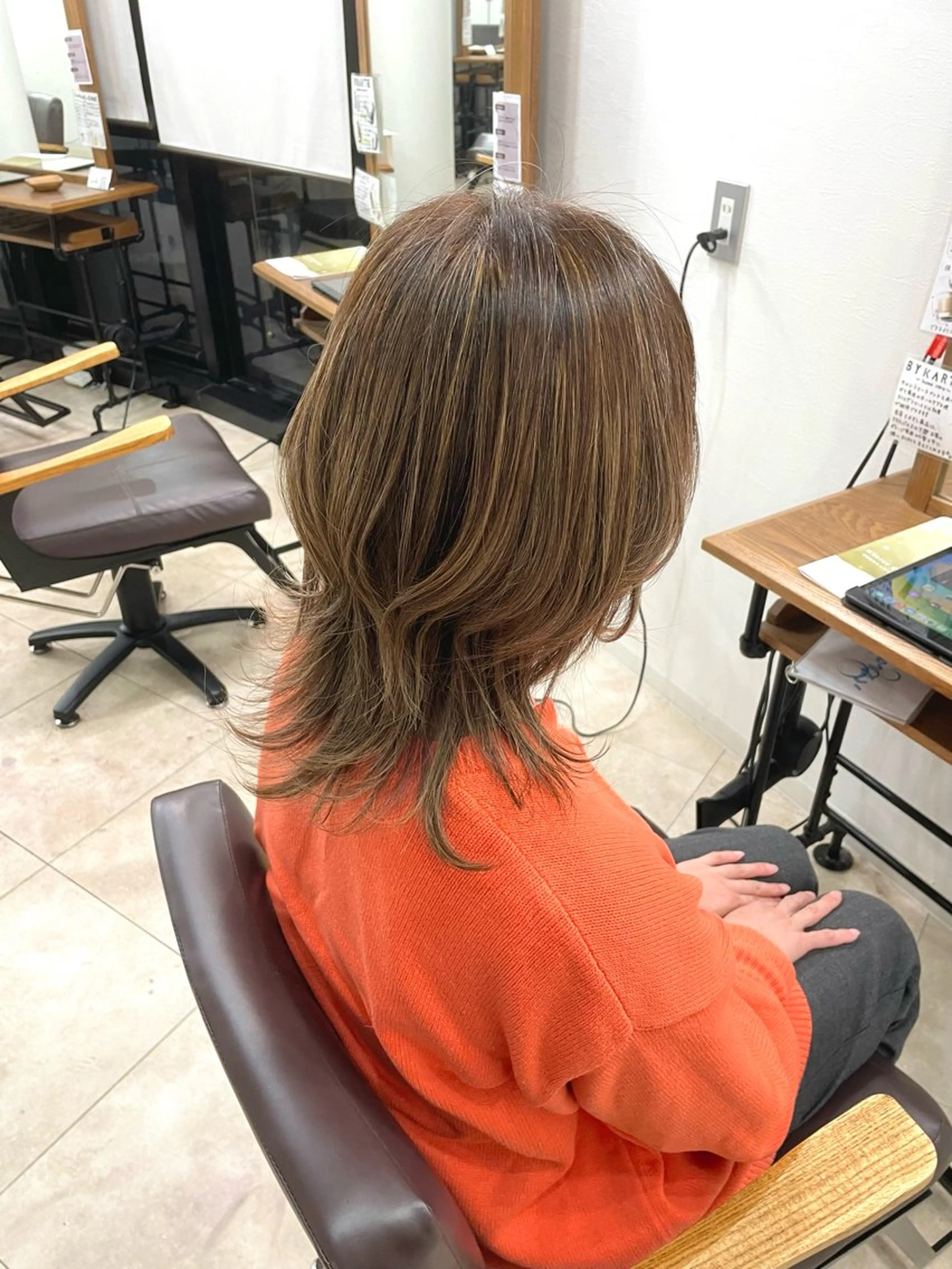 ミディアム 3Dハイライト ハイライト _WHITE 佐伯 碧のヘアスタイル