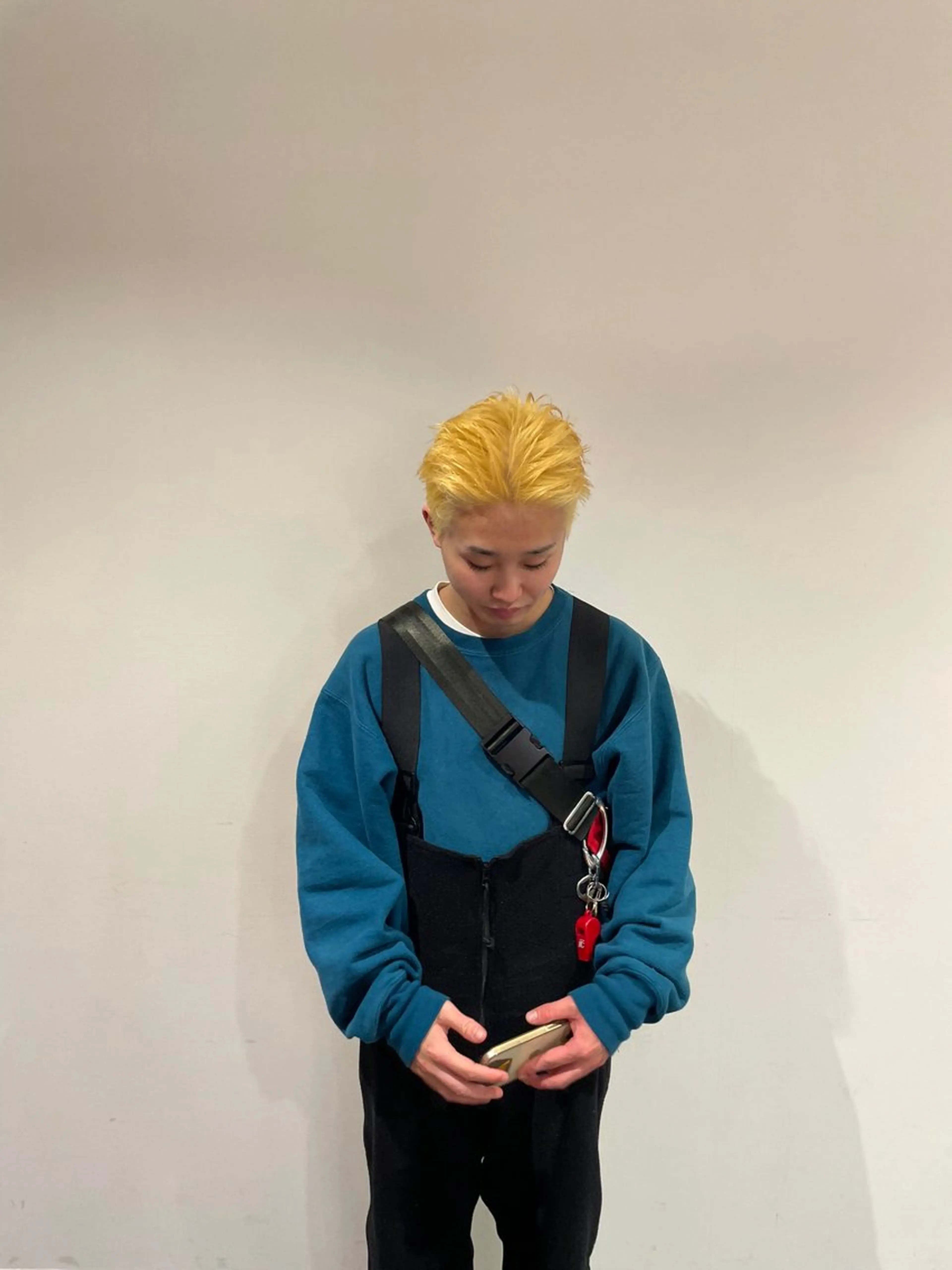 カラー ブリーチ 抜きっぱなしブロンド 本堂 悠斗のヘアスタイル