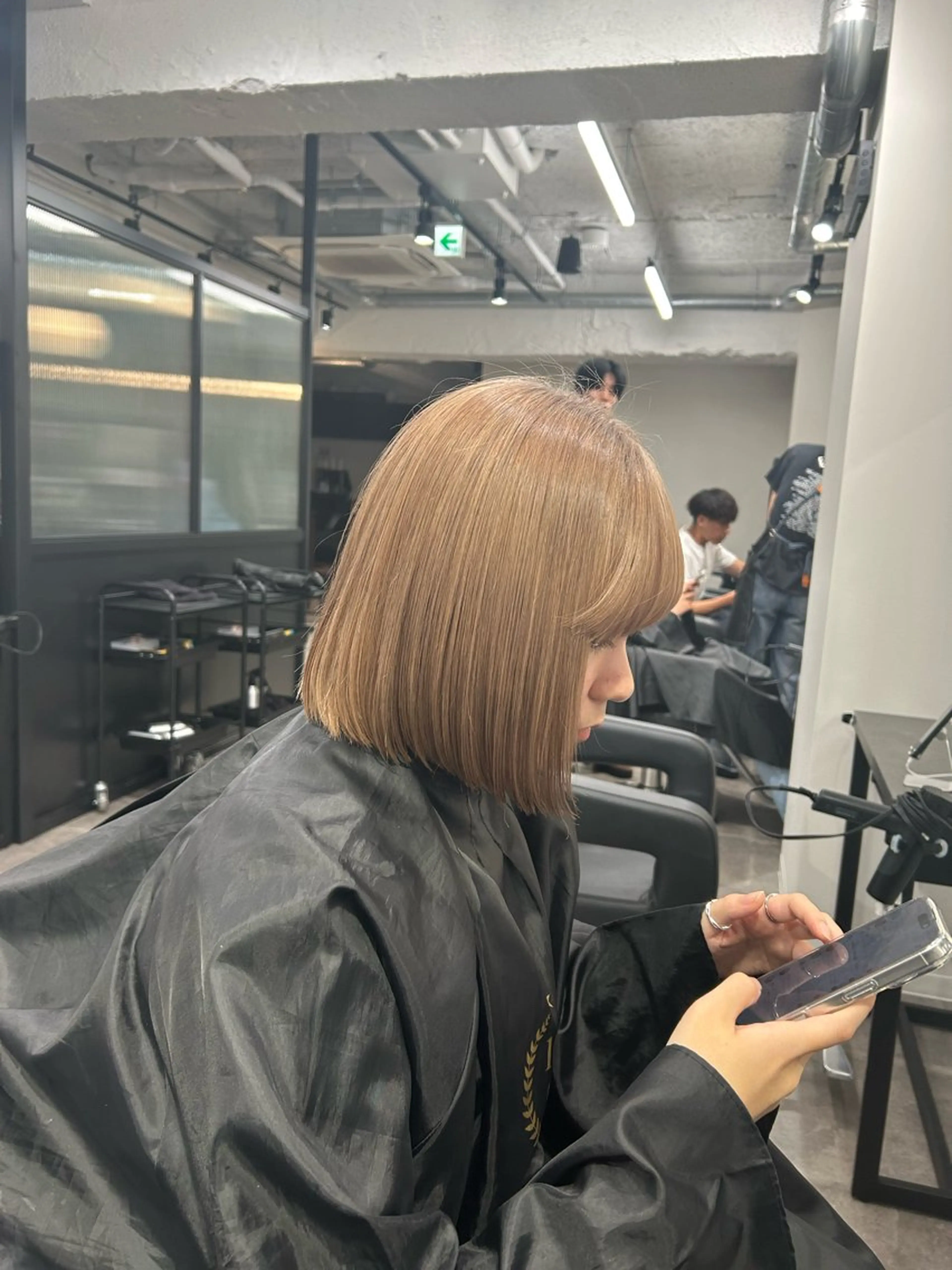 ミディアム カラー ヘアアレンジ ブリーチ ハイトーンカラー 💎韓国/ レイヤー カット/ 暖色🫧のヘアスタイル